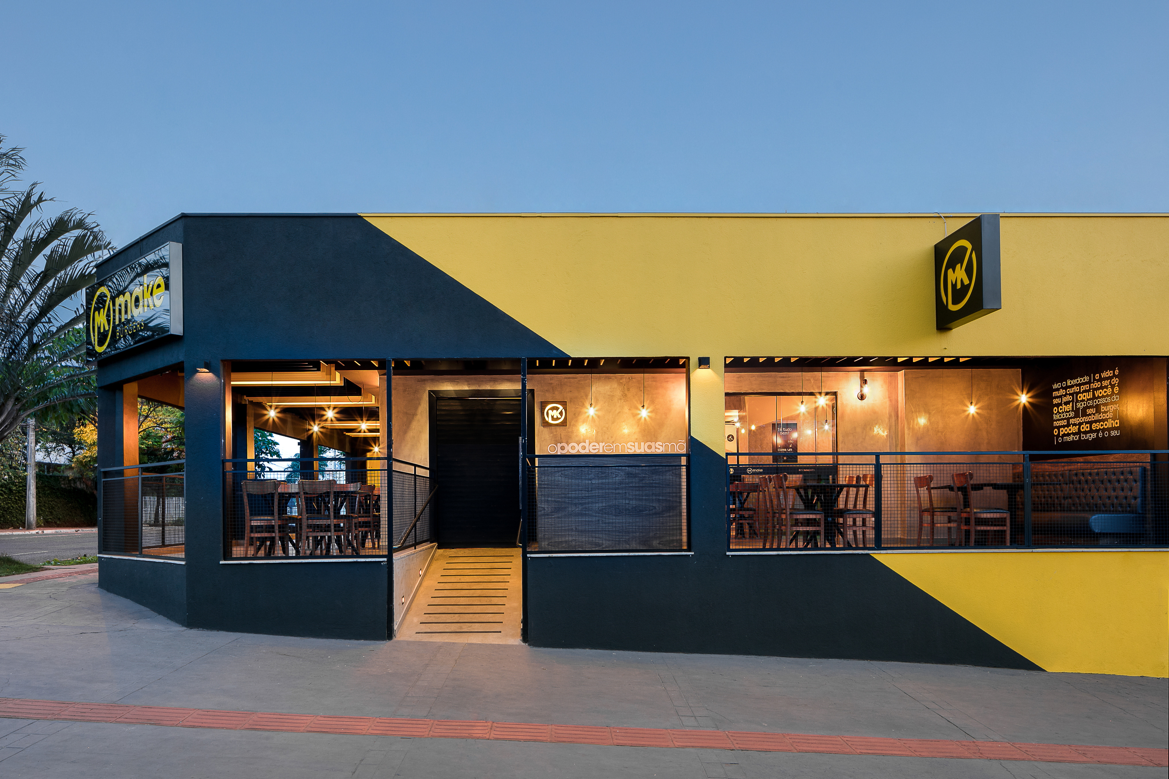 2017 年完成的汉堡店室内设计案例-19