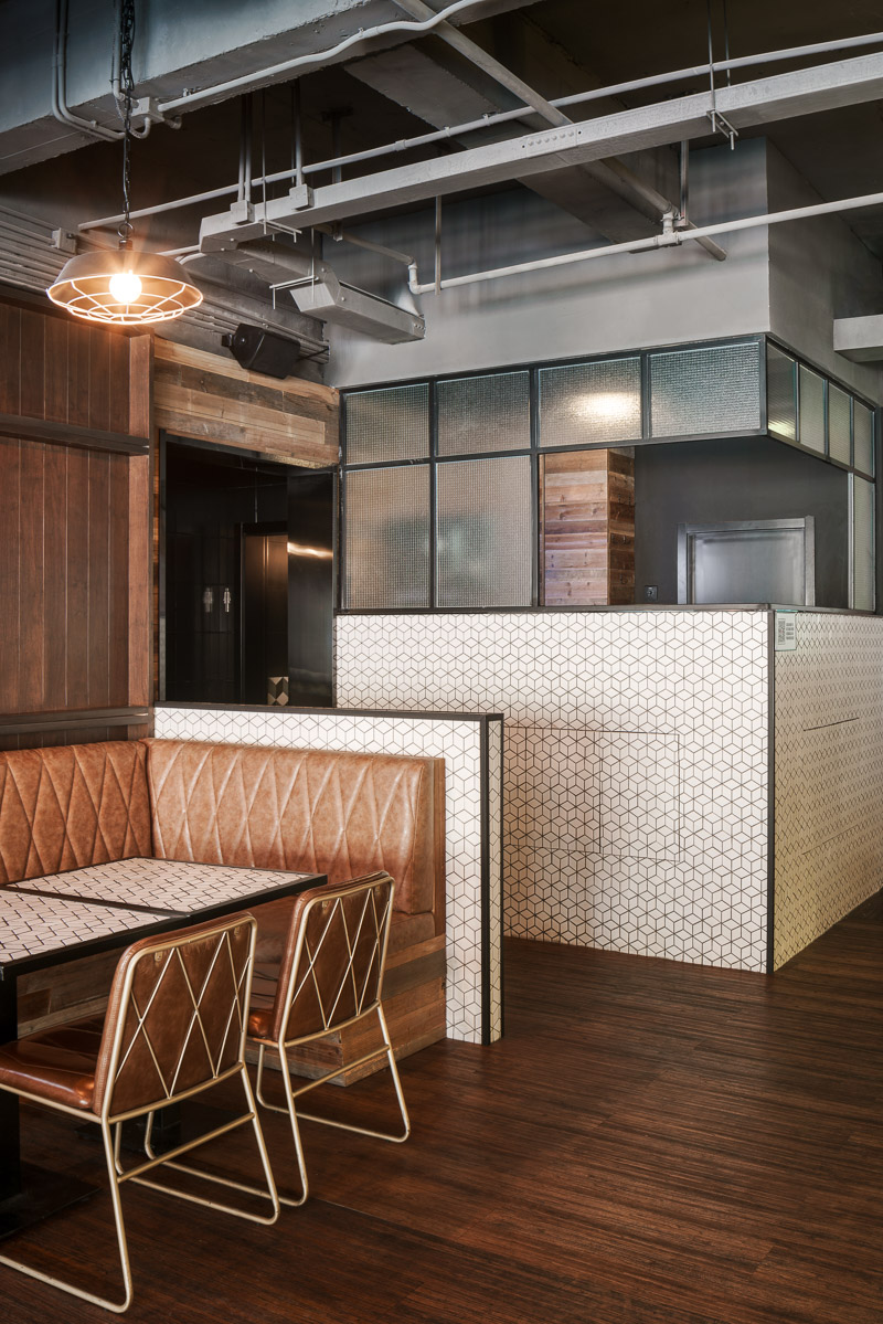 上海“骆驼”体育酒吧-10