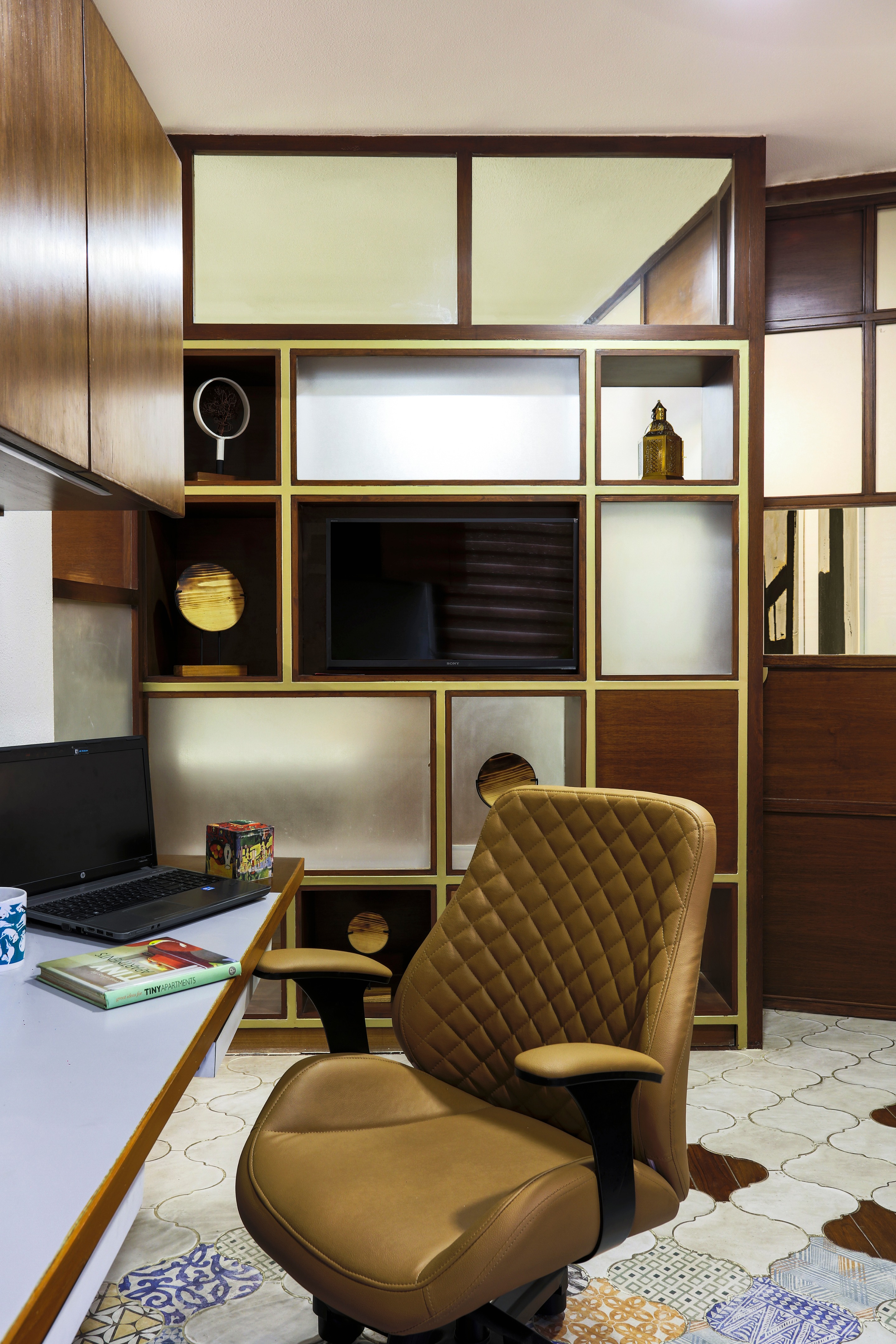 2018 年完成的 Kalpesh Modi 办公室设计 | 定制家具与照明设计的完美结合-11