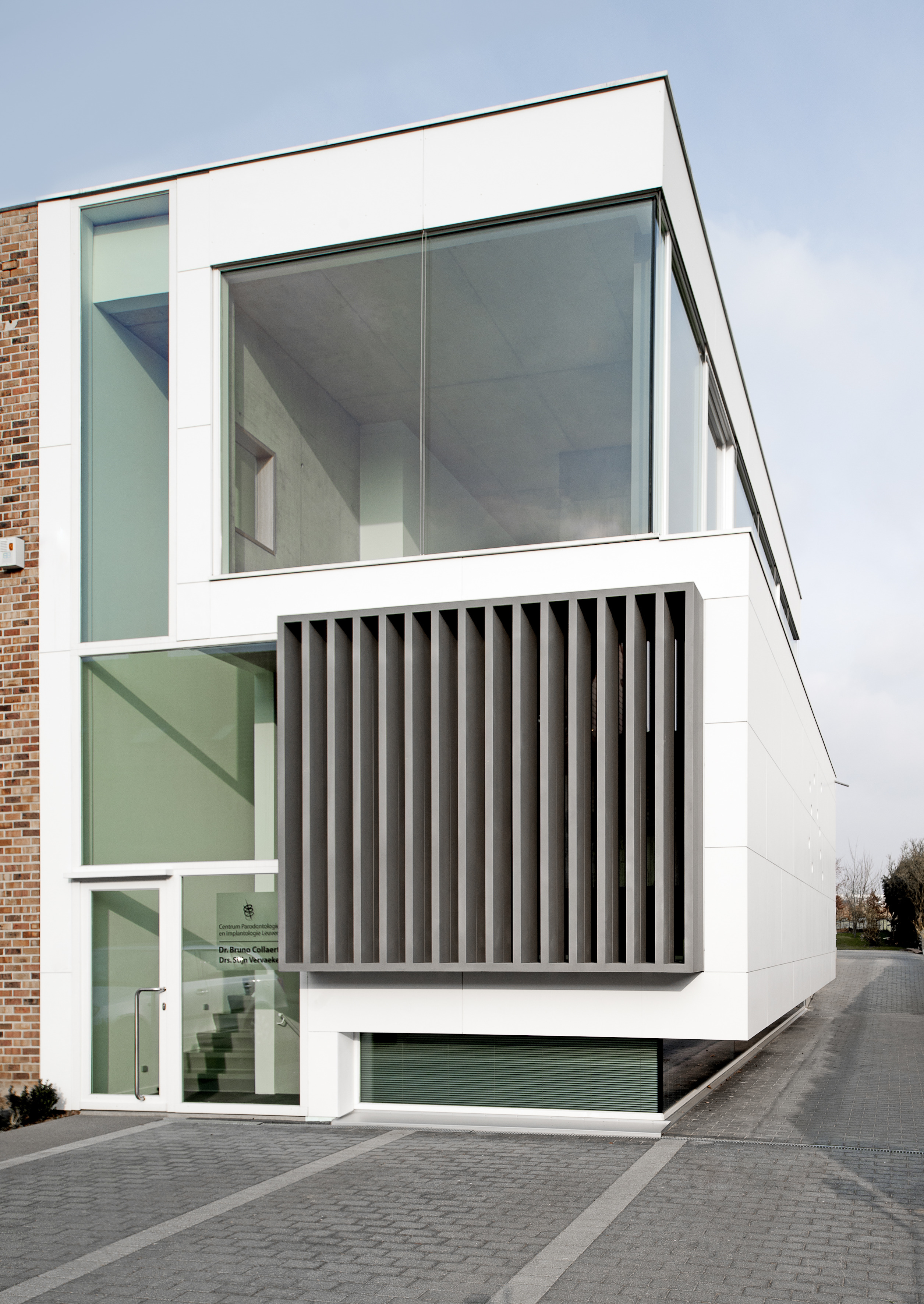 雕塑花园里的牙科诊所-1