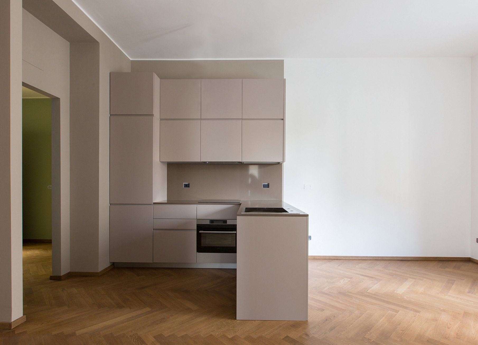 米兰优雅小公寓 | 色彩与材质的精致碰撞-1