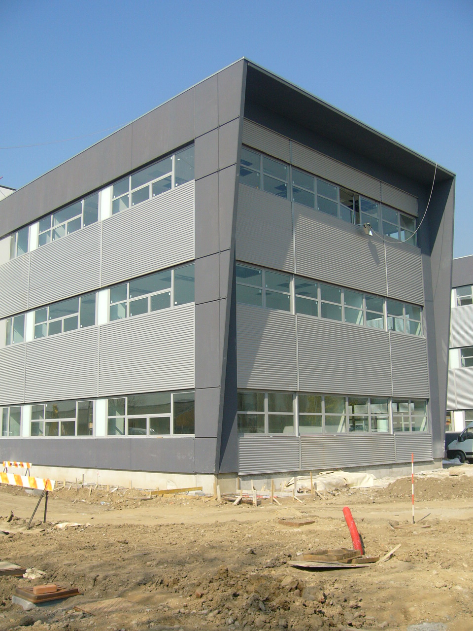 2004 年完成的雷诺卡车意大利总部室内设计-11