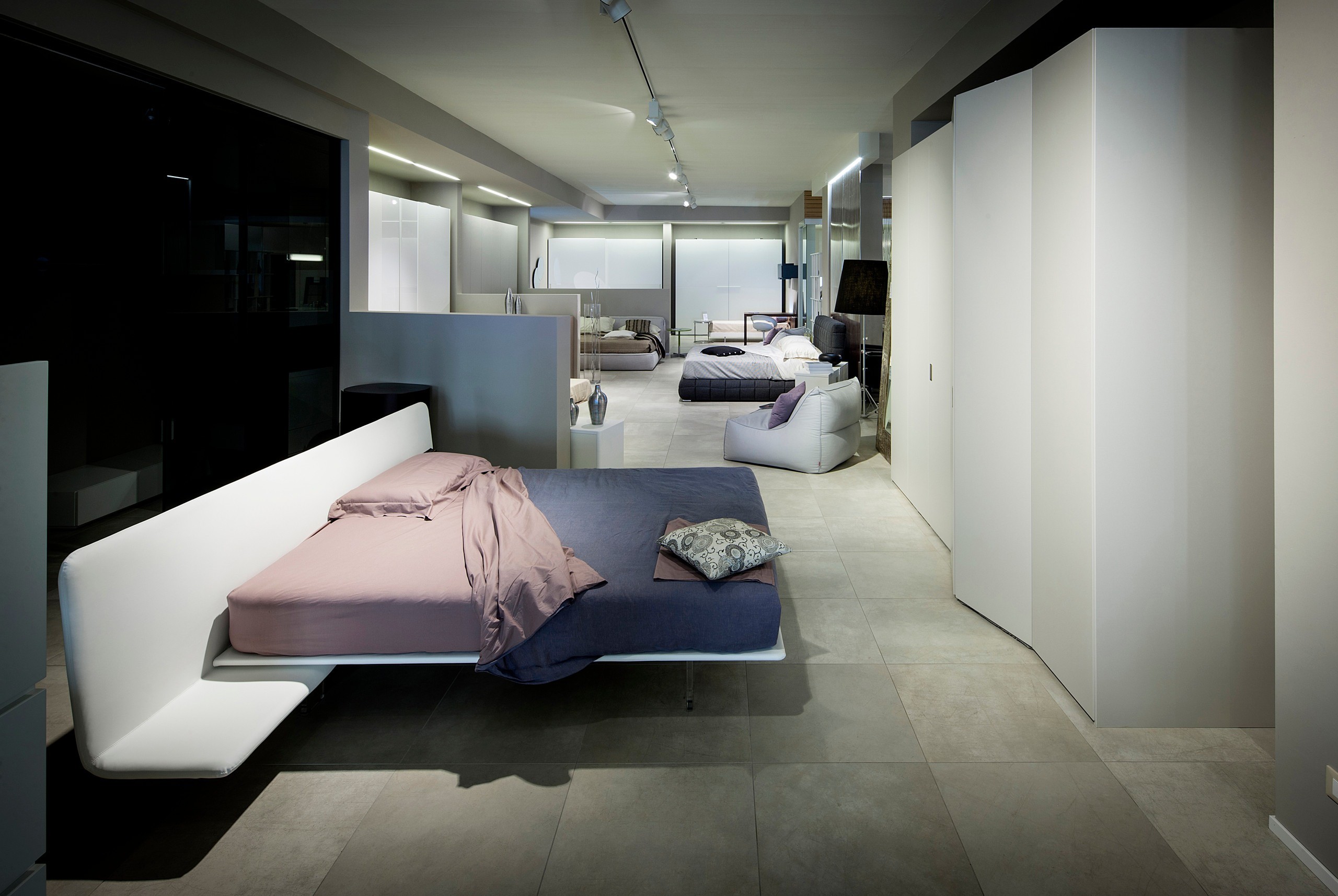 2013 年意大利家具展厅室内设计案例-10