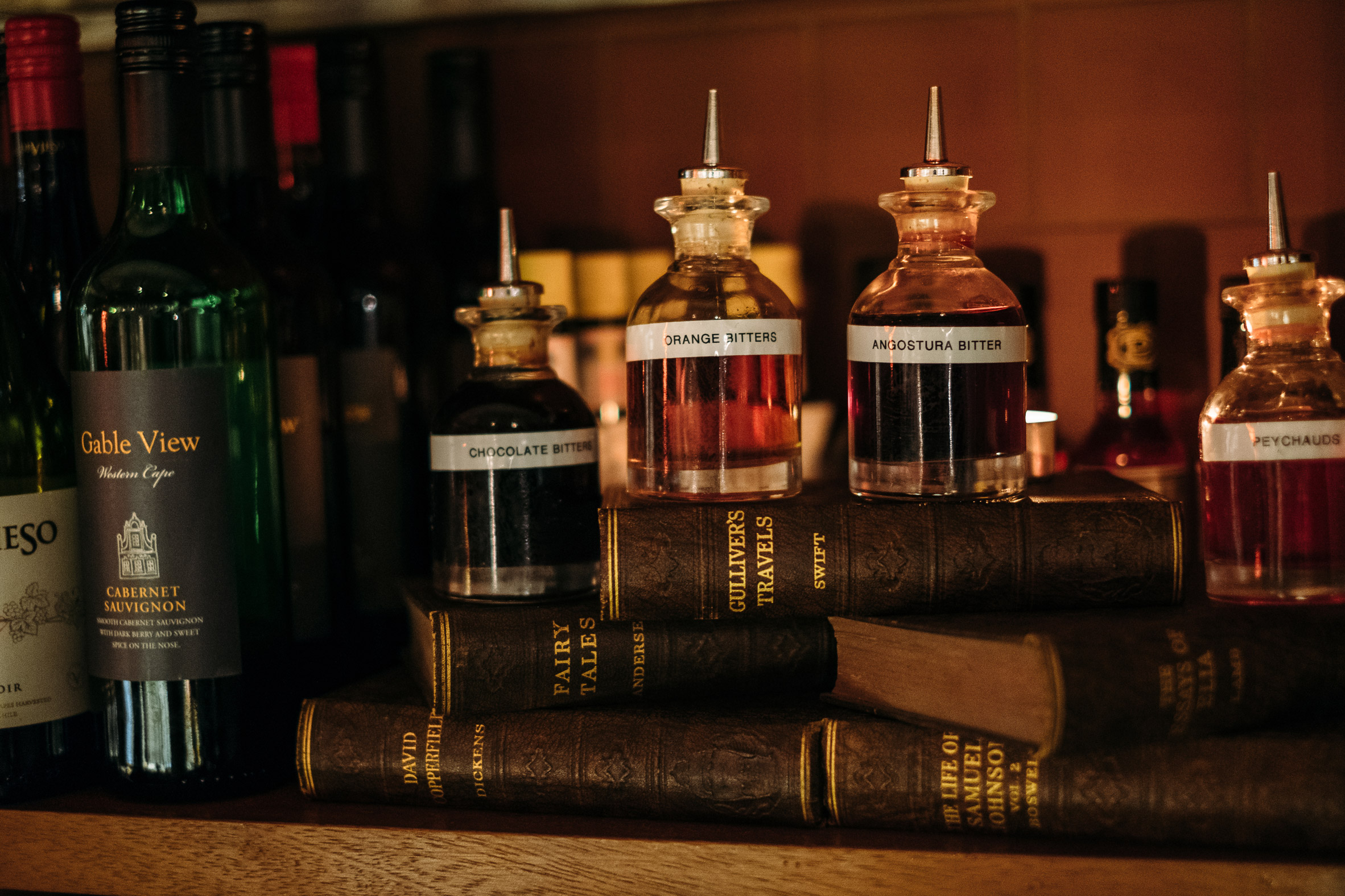 伦敦“脏骨头”餐厅,重现 70 年代布鲁克林艺术空间魅力-11