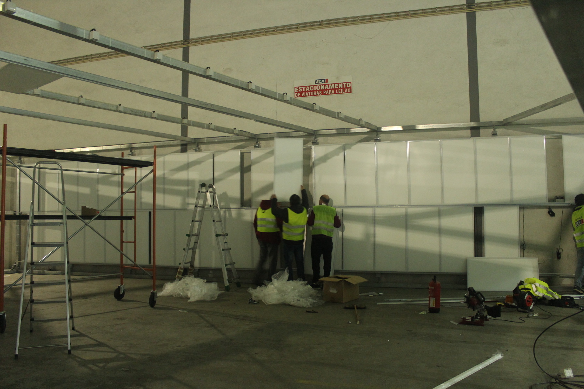 葡萄牙汽车展示厅的快速装配照明设计-8