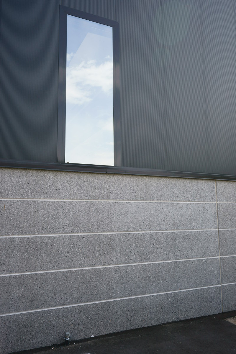 意式工厂变身透明地标,绿色办公新概念-11