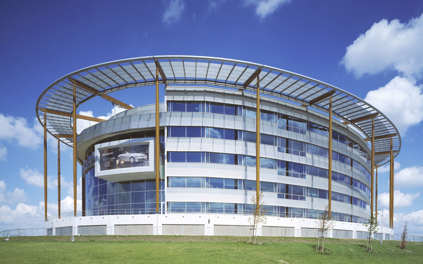 荷兰奔驰总部 | 现代简约与功能性的完美结合-8