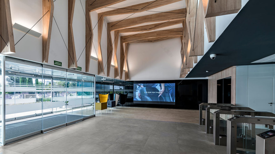 "雷诺汽车新总部 | 功能性、创新与舒适的办公空间"-2