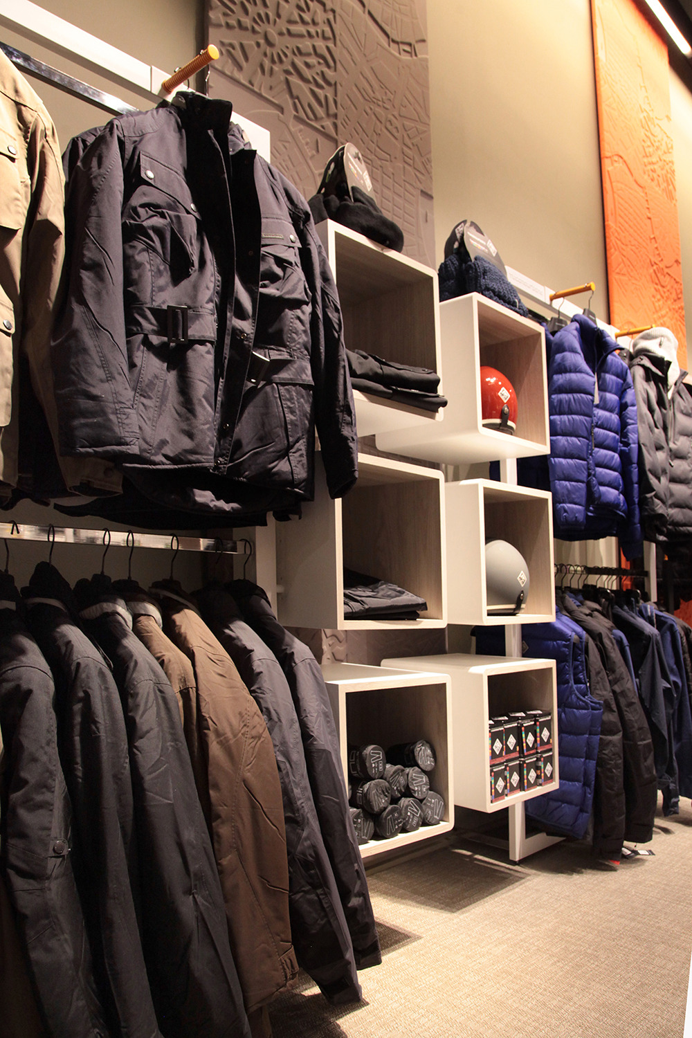 米兰风格都市骑行品牌店设计-10