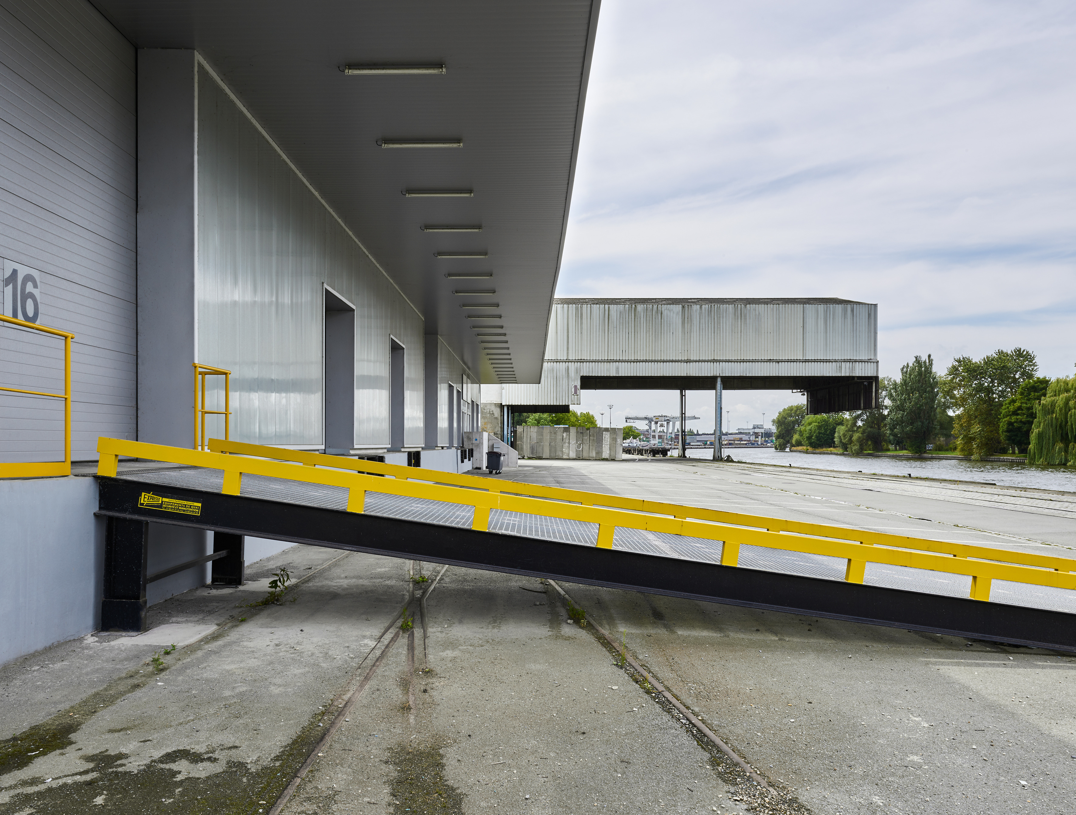 法国里尔航空港仓库改造-8