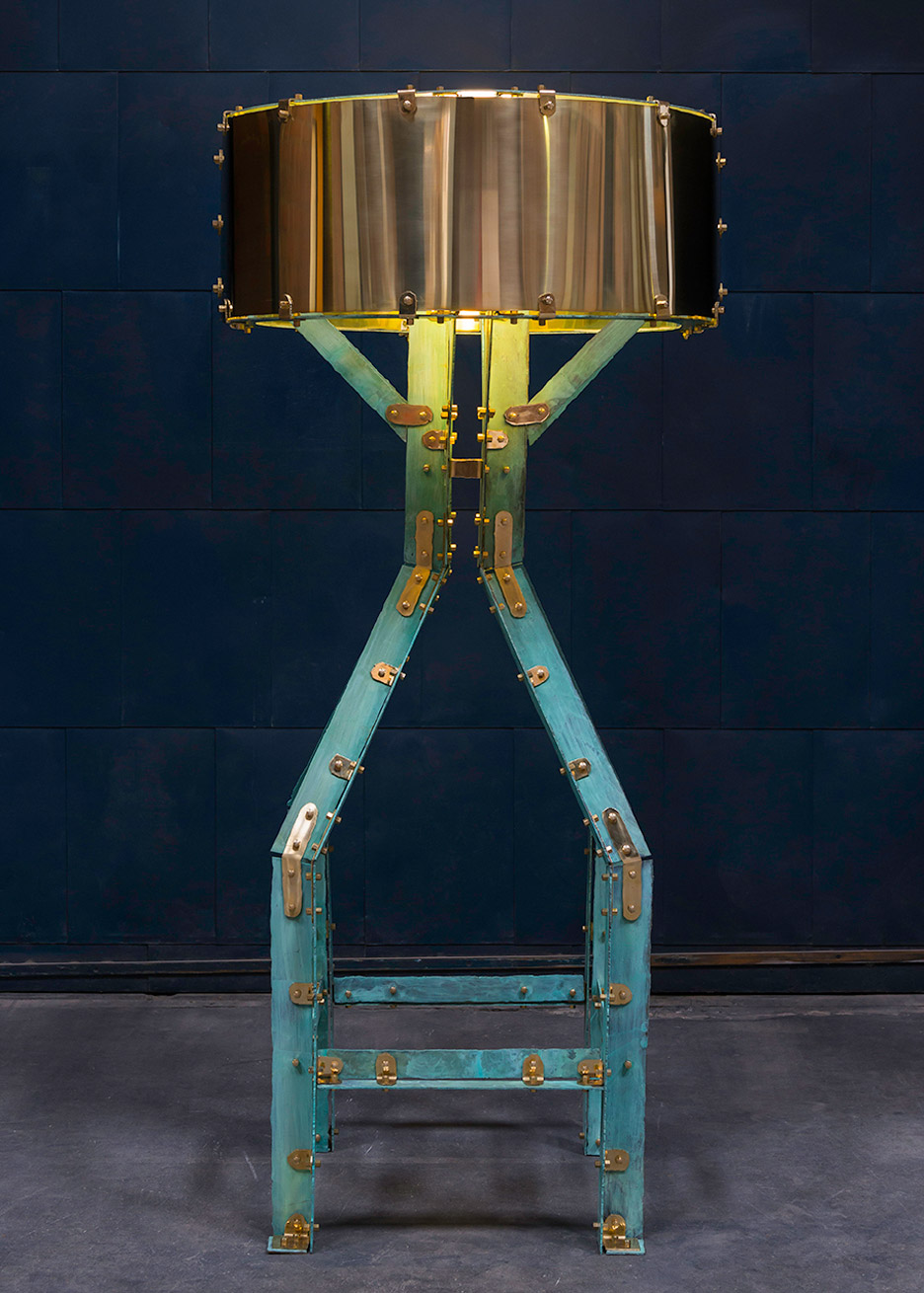 米兰设计周荷兰设计师展示二维家具与光雕塑-24