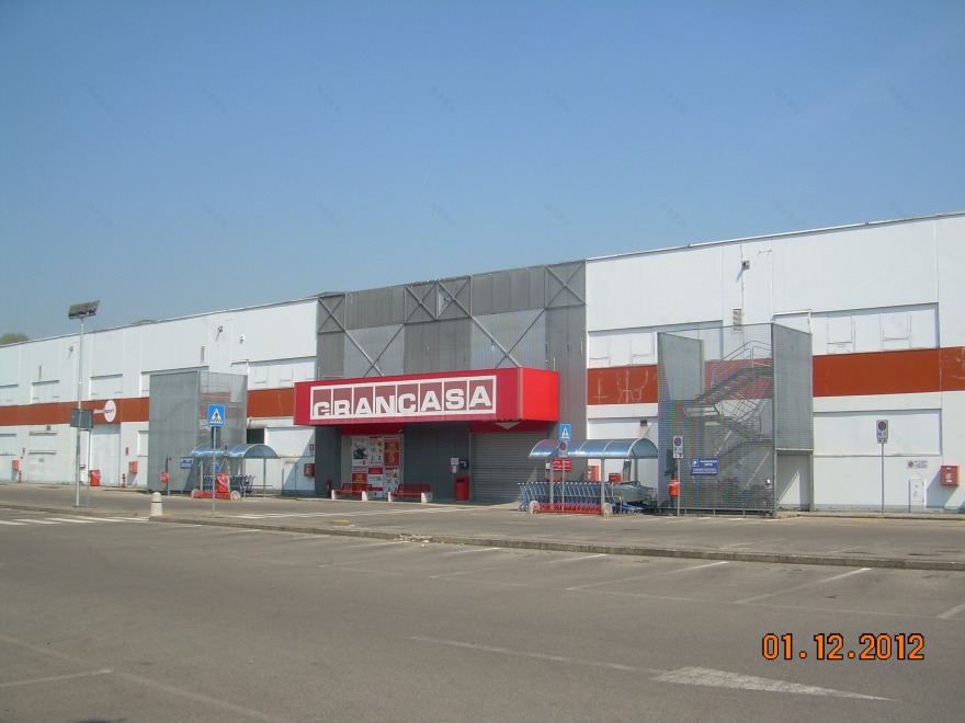 2015 年意大利 nerviano 购物中心翻新-3