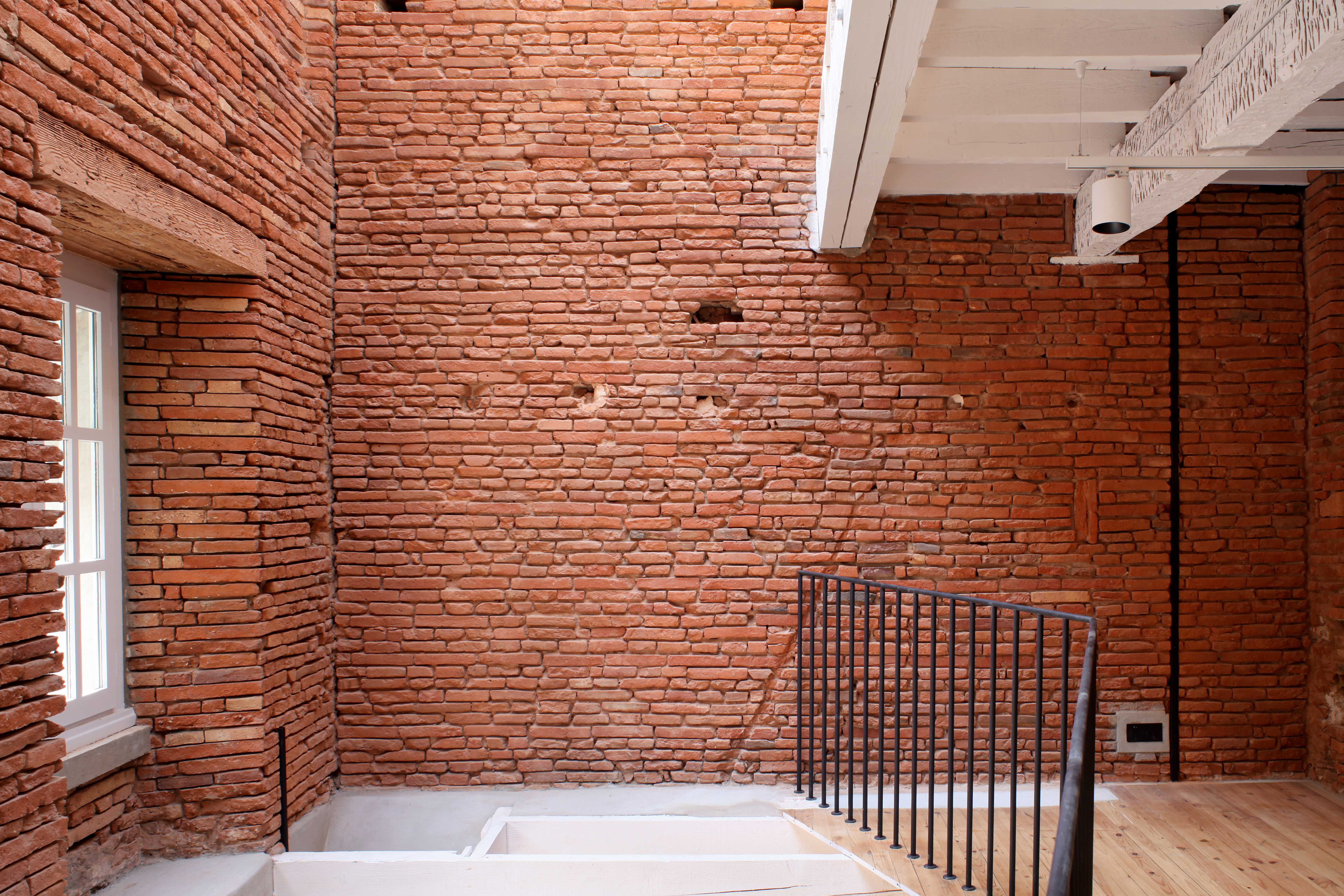 苏孙品牌店 | 四层空间无隔墙,历史建筑里的现代商业之美-9