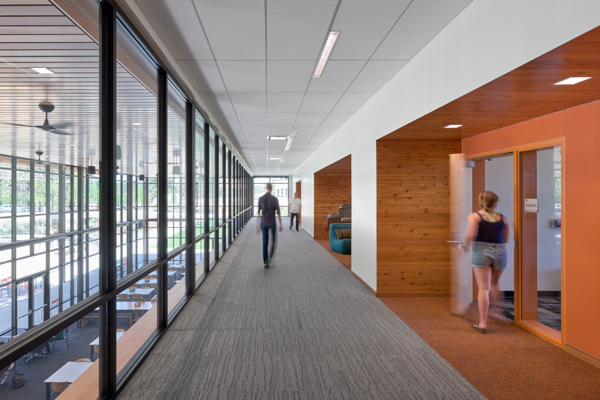 俄勒冈州立大学 Bend 分校 Cascades 餐厅-12