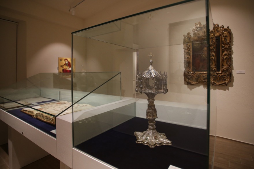 意大利“Museo Diocesano e del Code·”博物馆室内设计案例解析-10