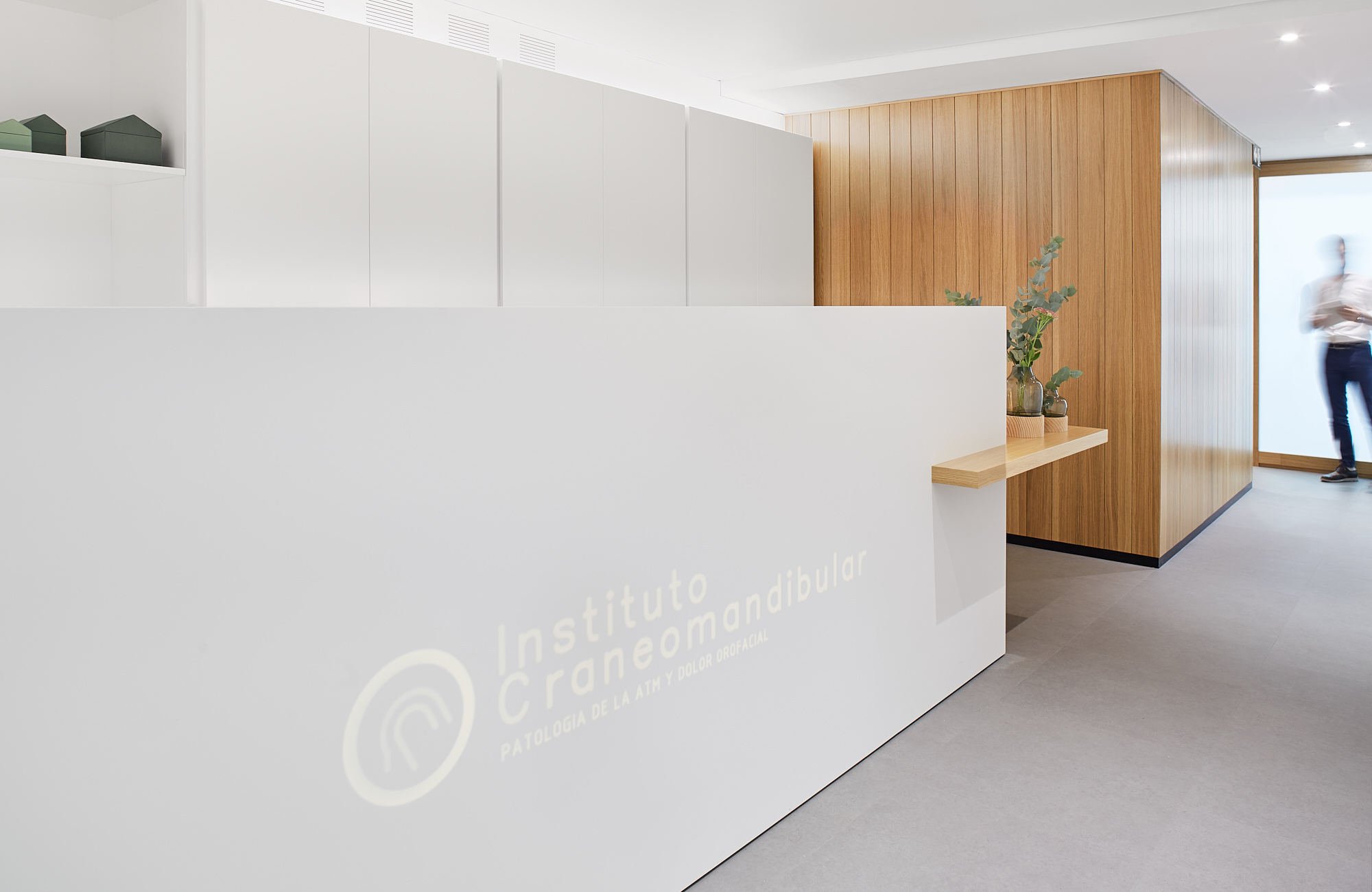 巴塞罗那专科医院温馨舒适室内设计-0