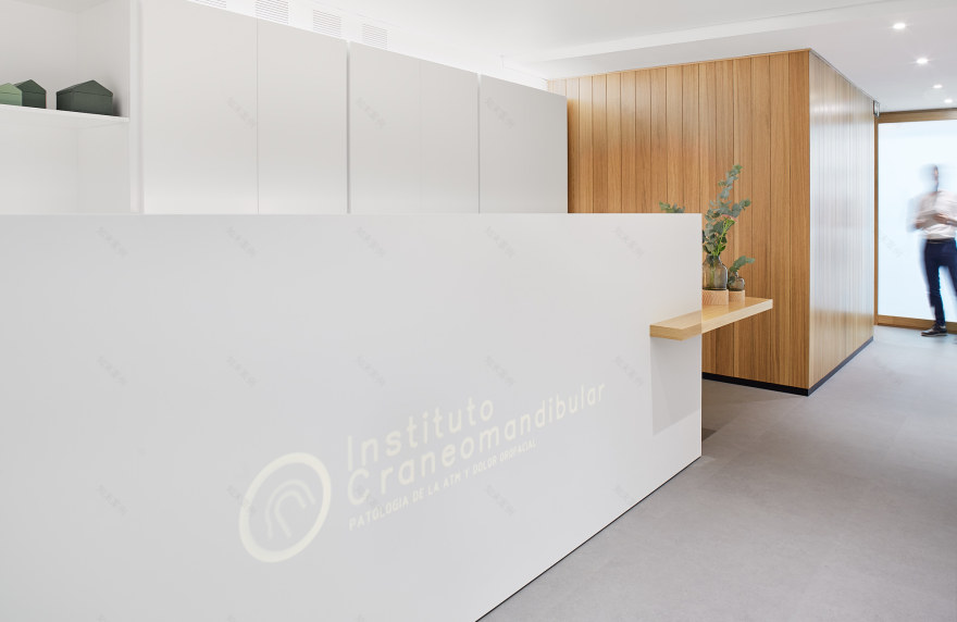 巴塞罗那专科医院温馨舒适室内设计-0