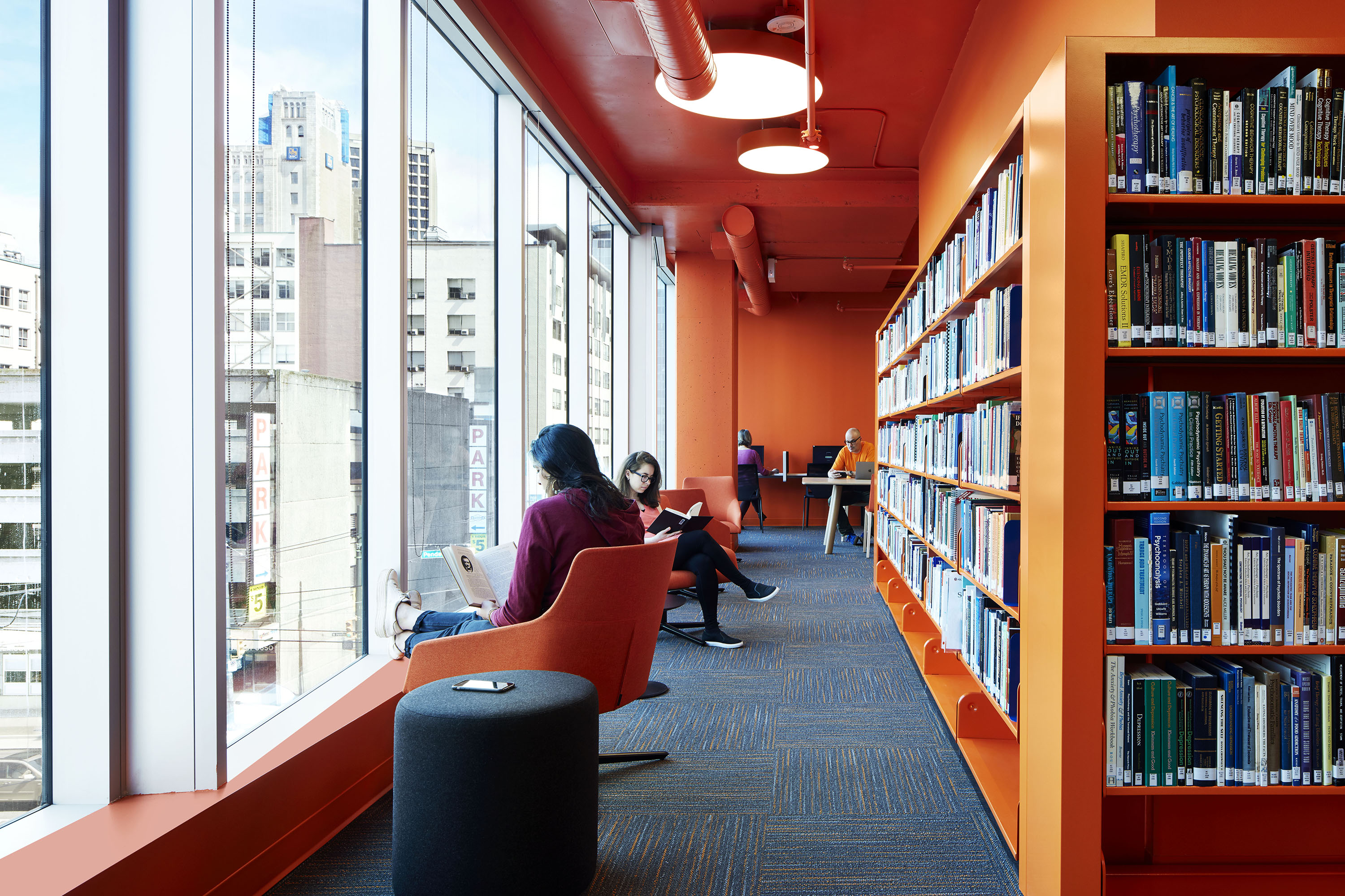 温哥华 Adler 大学校园,垂直学术广场的创新设计-5