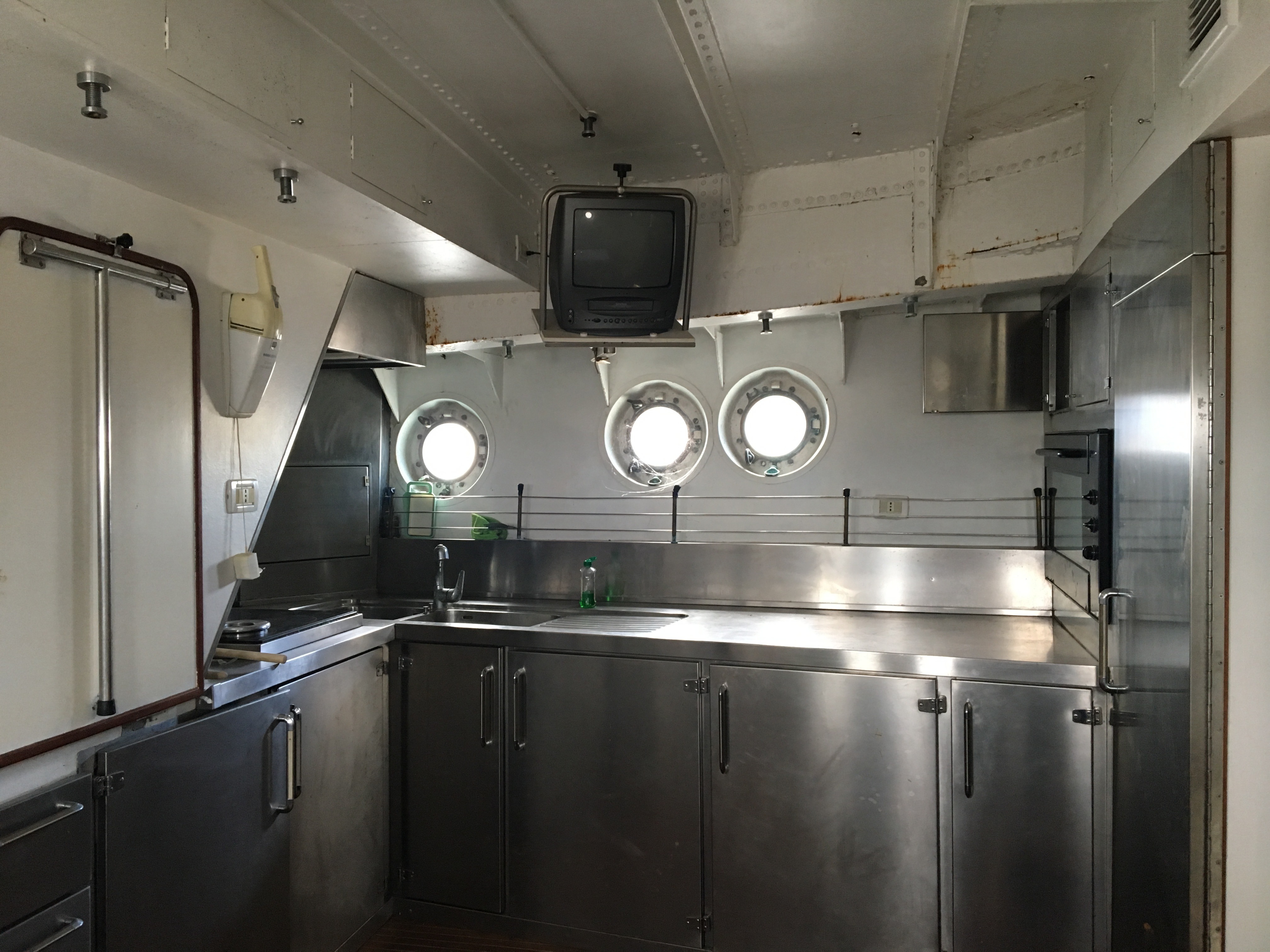 豪华游艇"Letting Go"的室内设计亮点-15