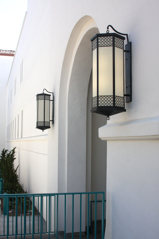 加州大学圣地亚哥分校定制殖民地风格吊灯-8