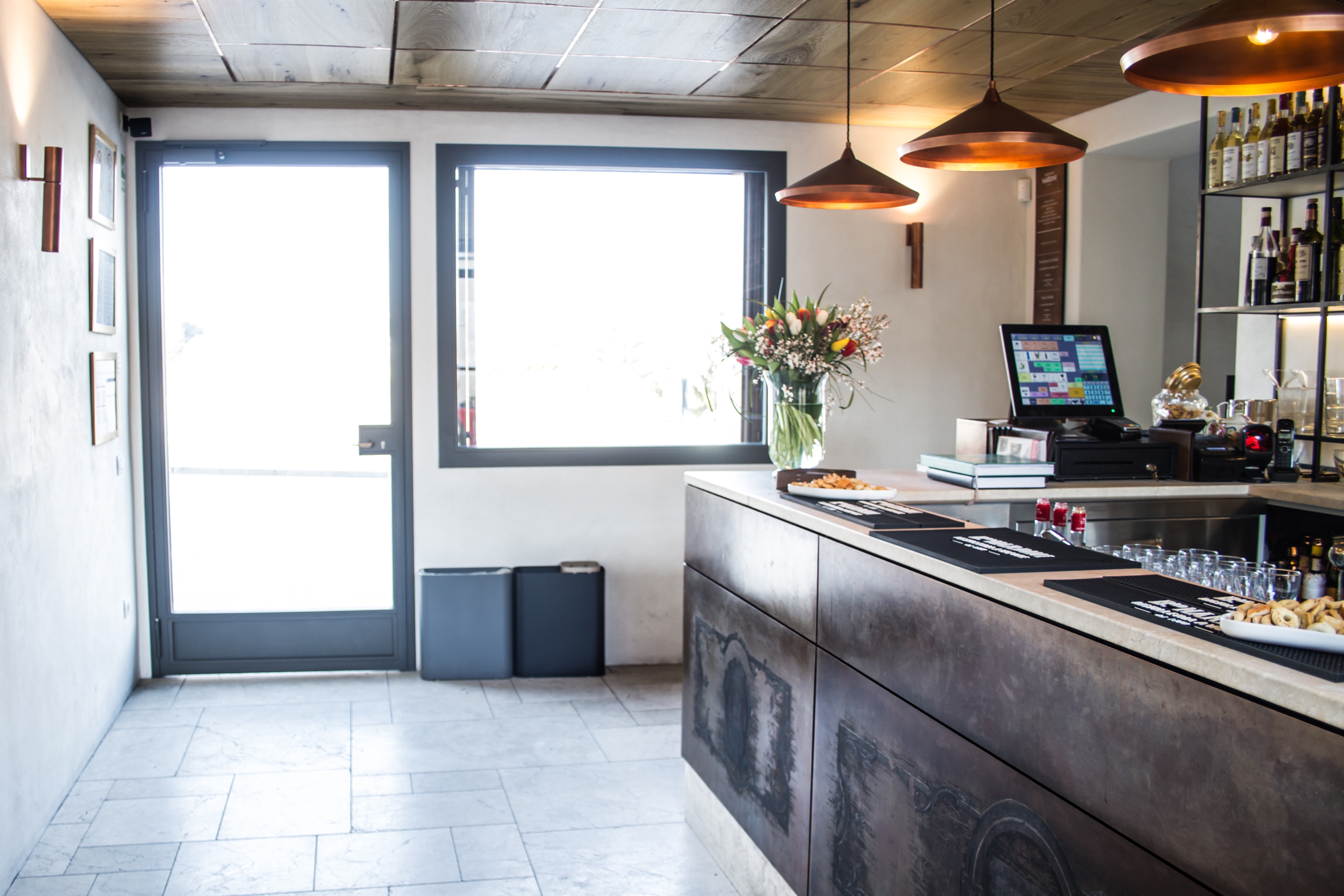 意大利百年酒厂变身复古咖啡馆-12