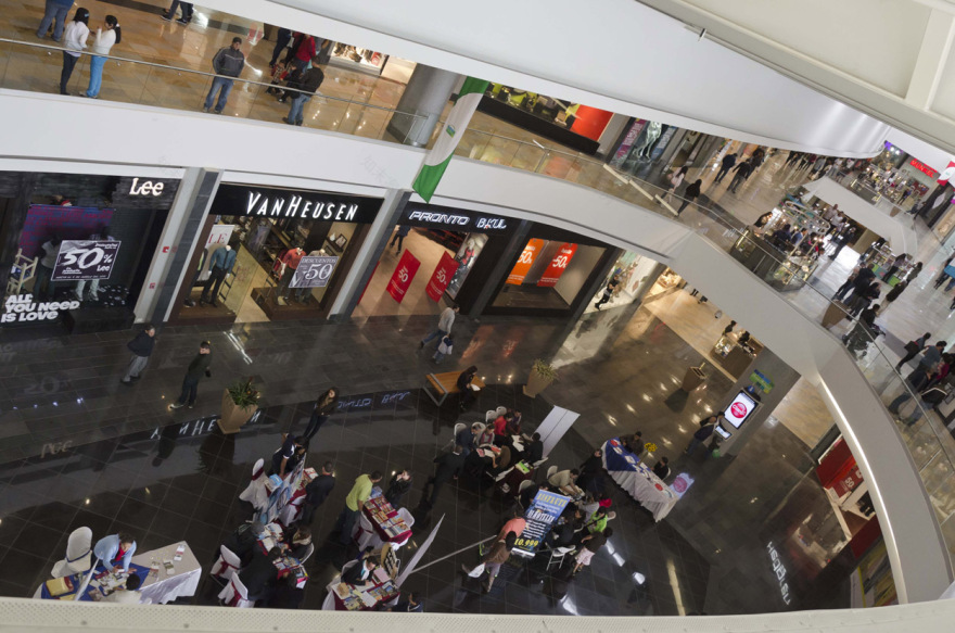 墨西哥帕西奥大都会购物中心 · MAC Arquitectos Consultores 的现代商业设计-7