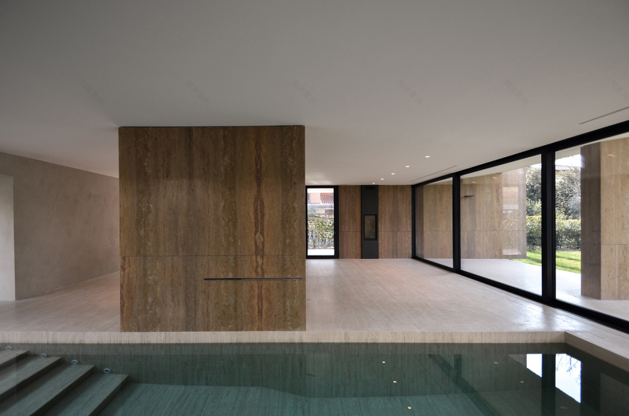 2018 年完成的意大利 60 年代住宅翻新设计-2