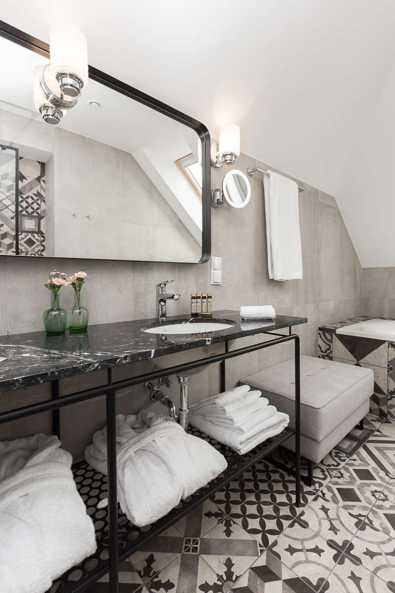 缤纷石材装点独特酒店浴室-14