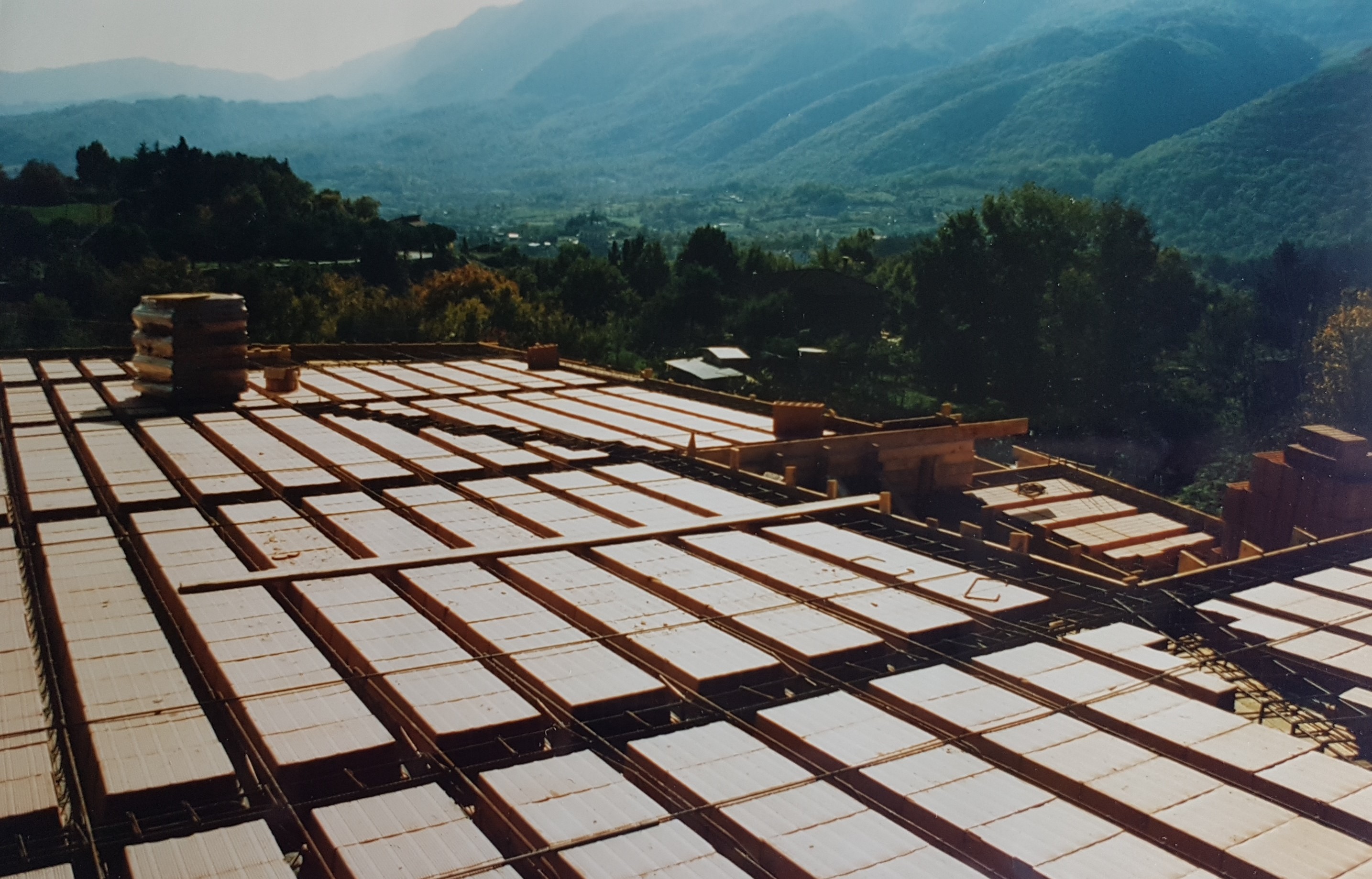 意大利橄榄树丛中的双层别墅设计-77