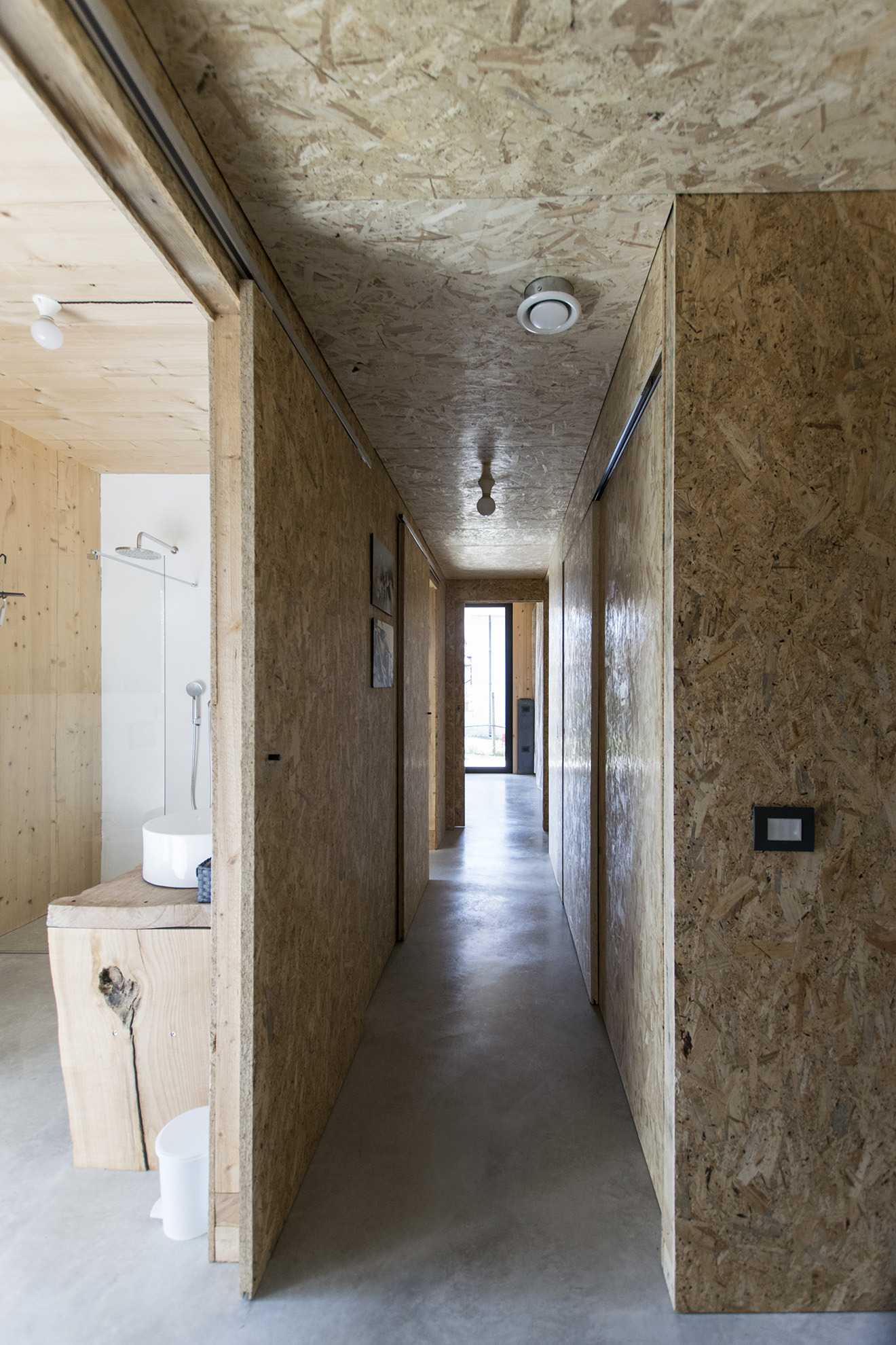 湖畔 V 型木质住宅-28