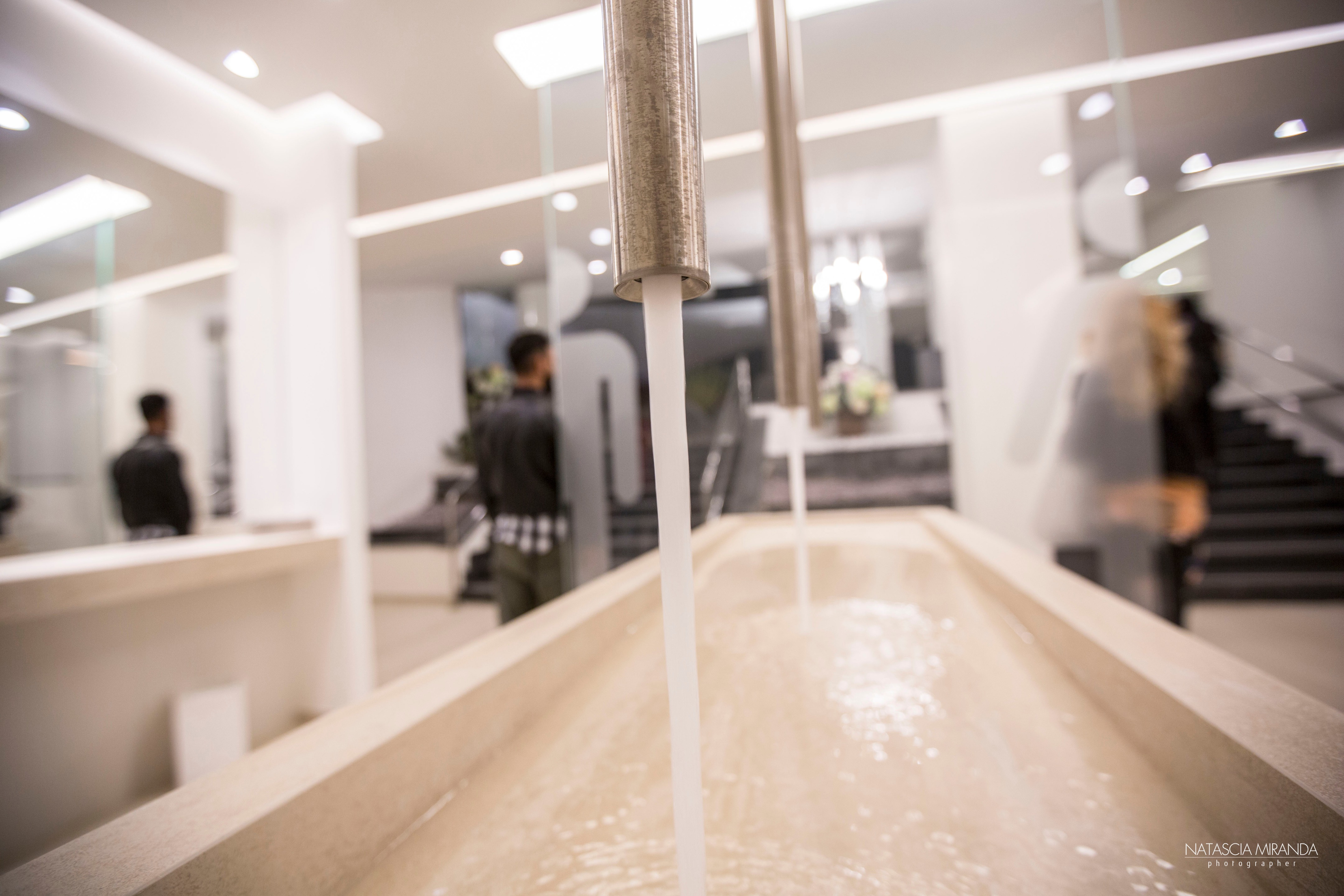 融合自然与建筑的蓝马林俱乐部餐厅设计-27