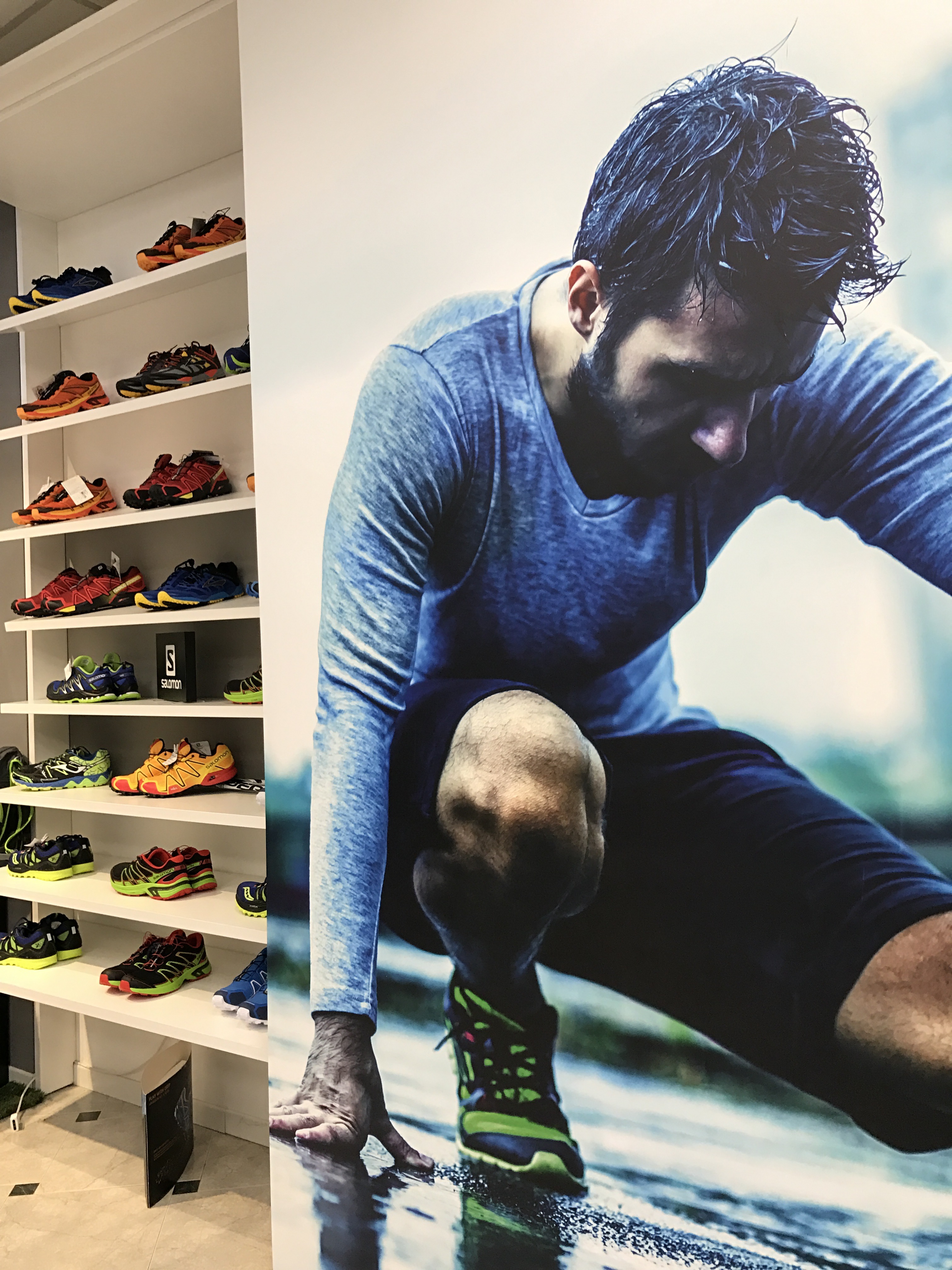 运动鞋专卖店设计-1