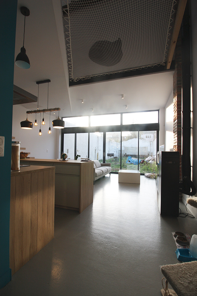 2017 年改造完成的古旧车库住宅-4