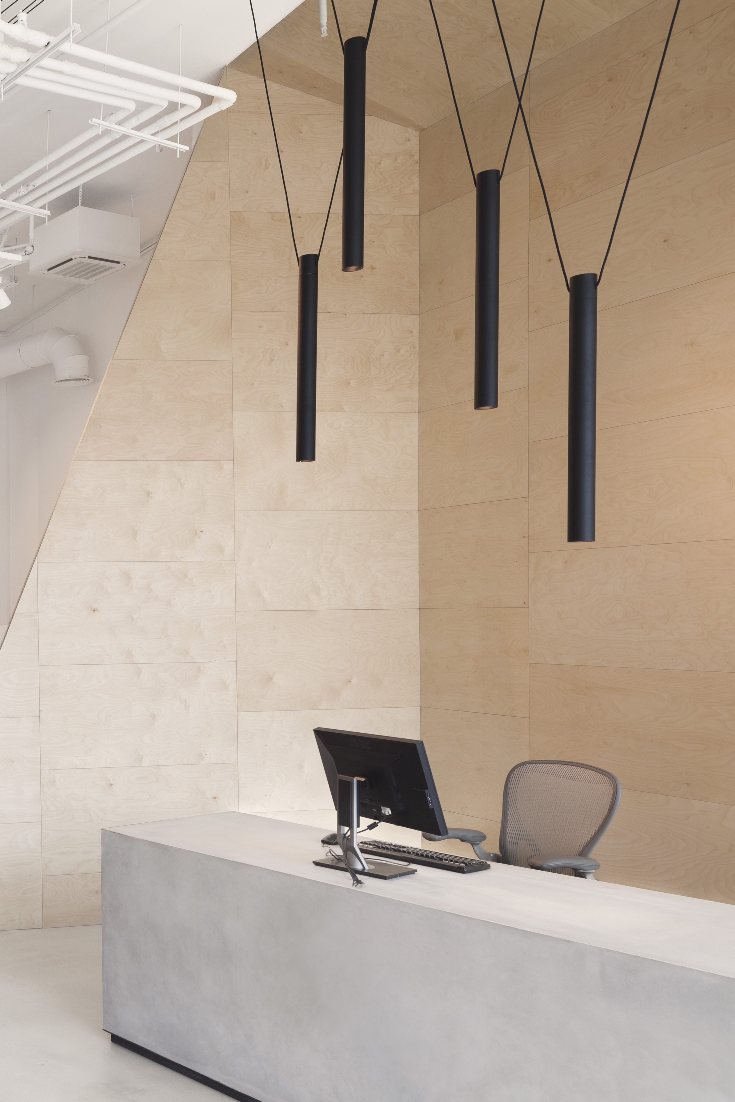 废旧集装箱打造时尚办公空间-16