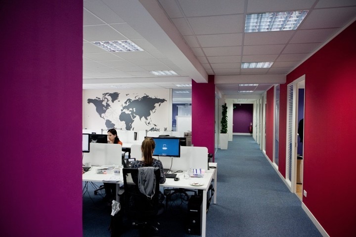 伦敦新办公室的创意品牌标识设计-1