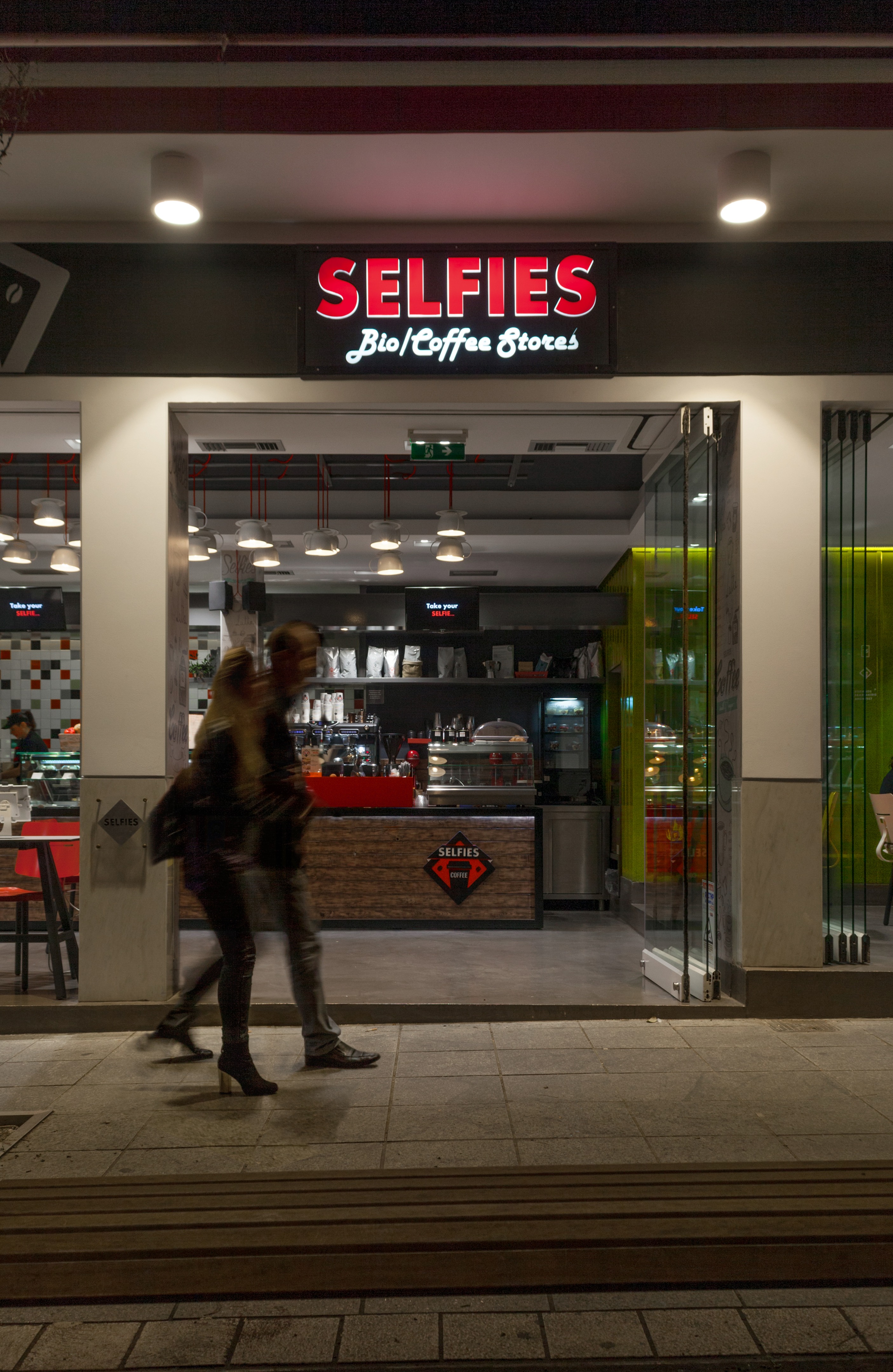 2015 年完成的 SELFIES 咖啡厅室内设计-5