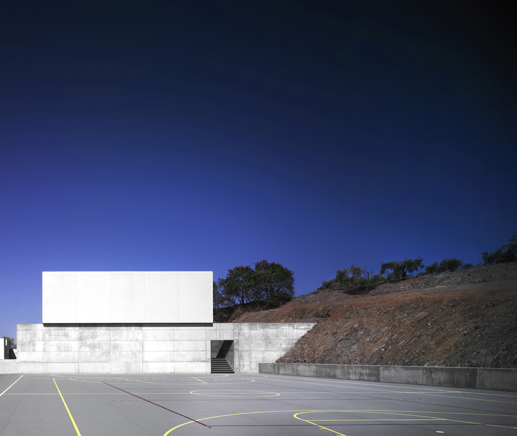 Malpartida 中学运动馆及景观设计-11