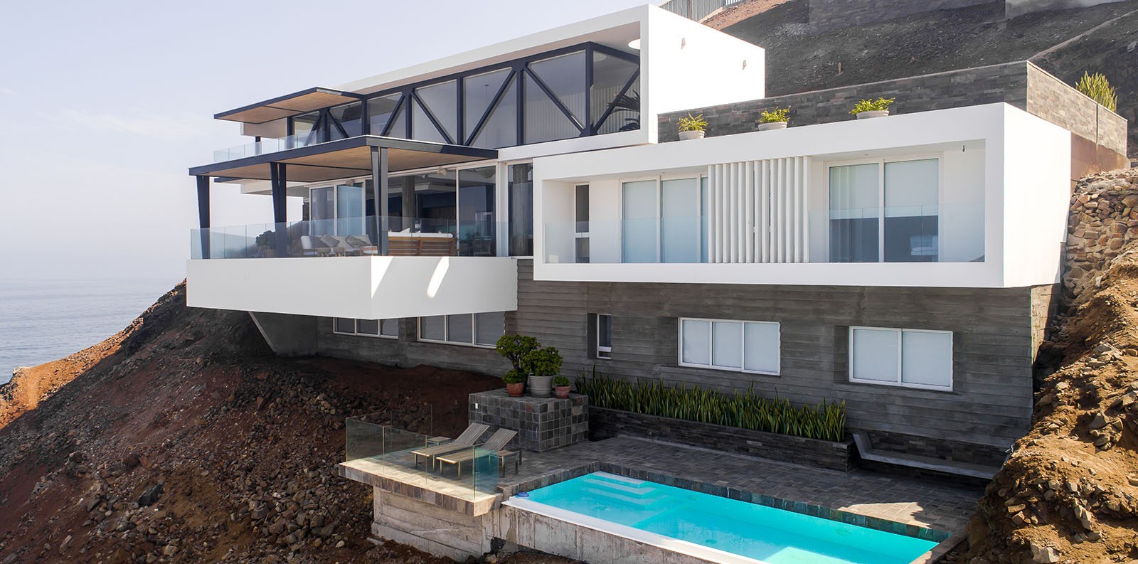 悬崖边的海景别墅-1