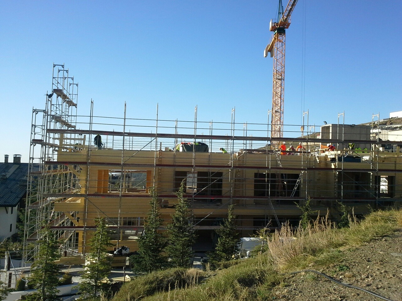 西班牙国家森林公园滑雪胜地酒店“El Lodge”翻新-3