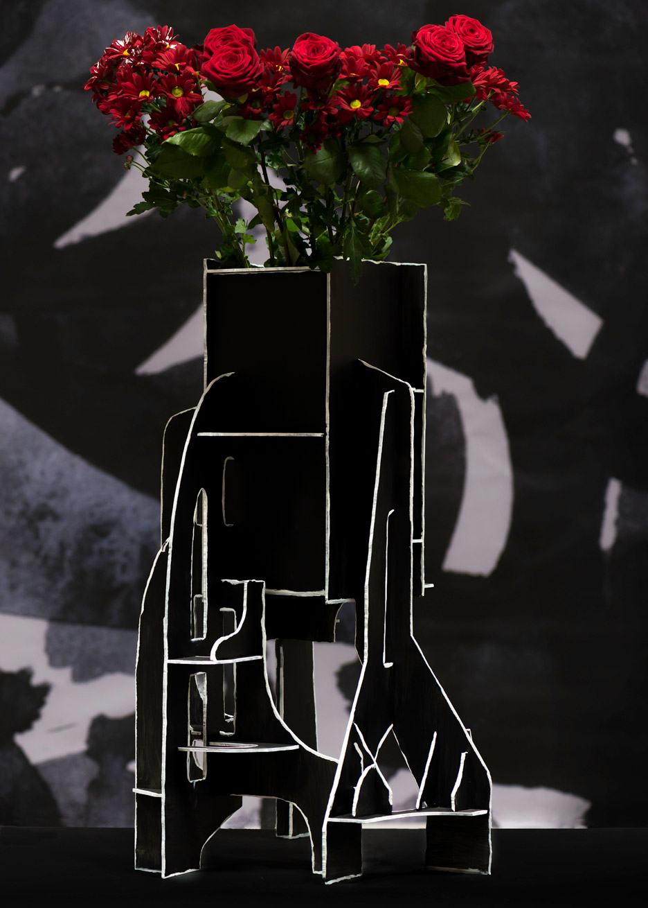 米兰设计周荷兰设计师展示二维家具与光雕塑-8