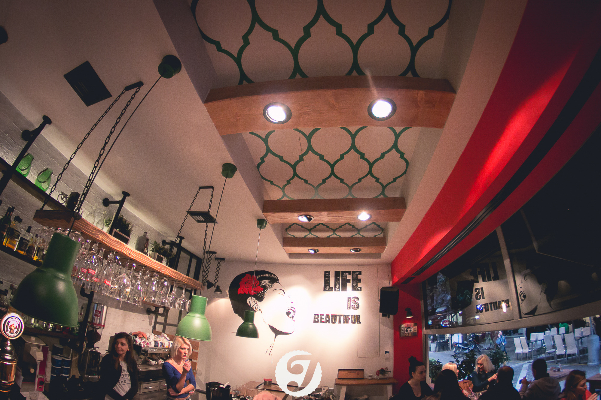 2015 年完成的 Jaxx 咖啡酒吧 | 现代简约风格的魅力展示-0