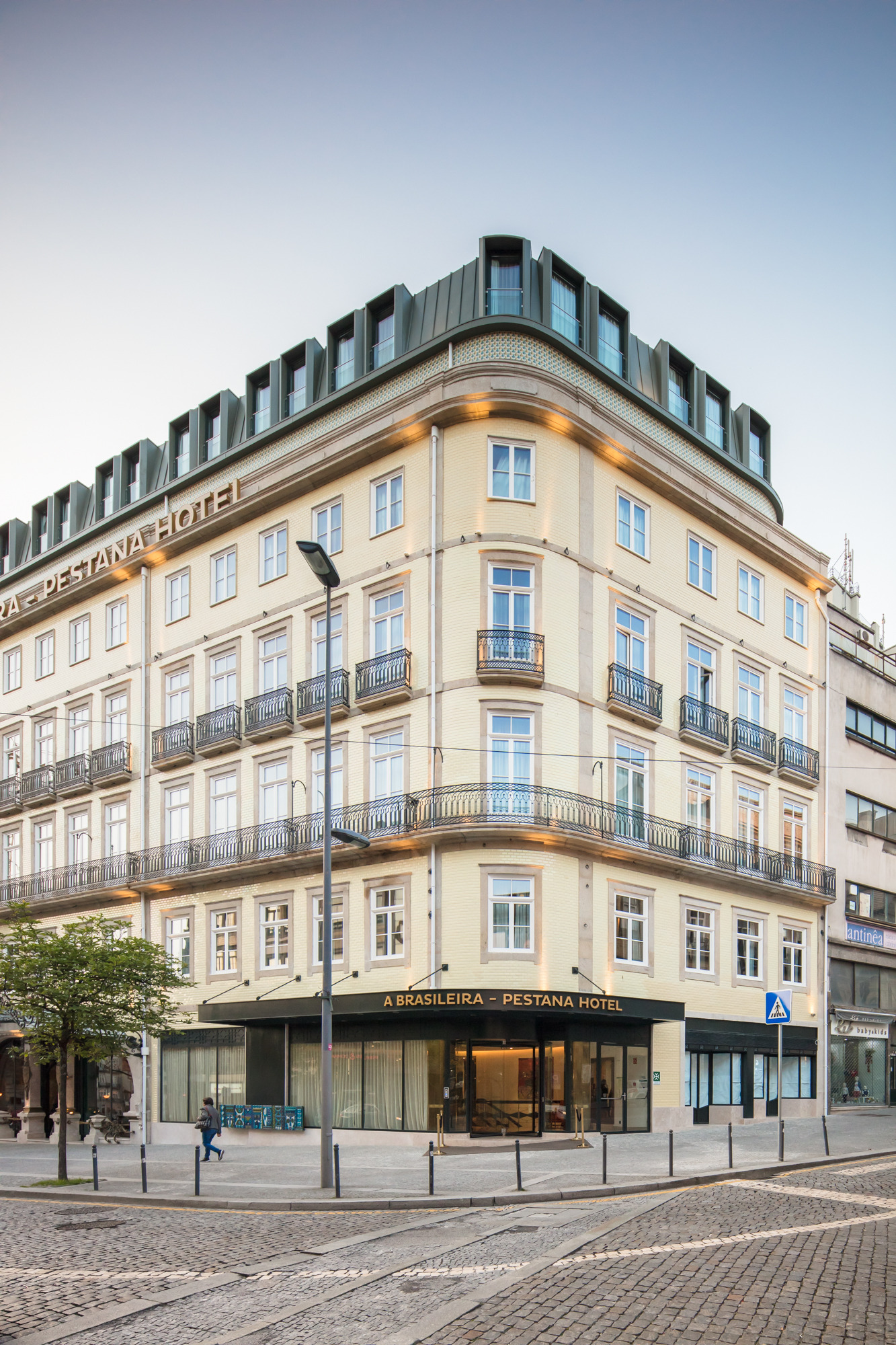 葡萄牙波尔图历史建筑“A Brasileira”酒店的修复与新生-113