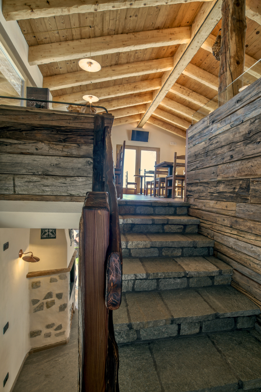 雪山之上的温馨猫舍——La Tana del Gatto 餐厅设计-54