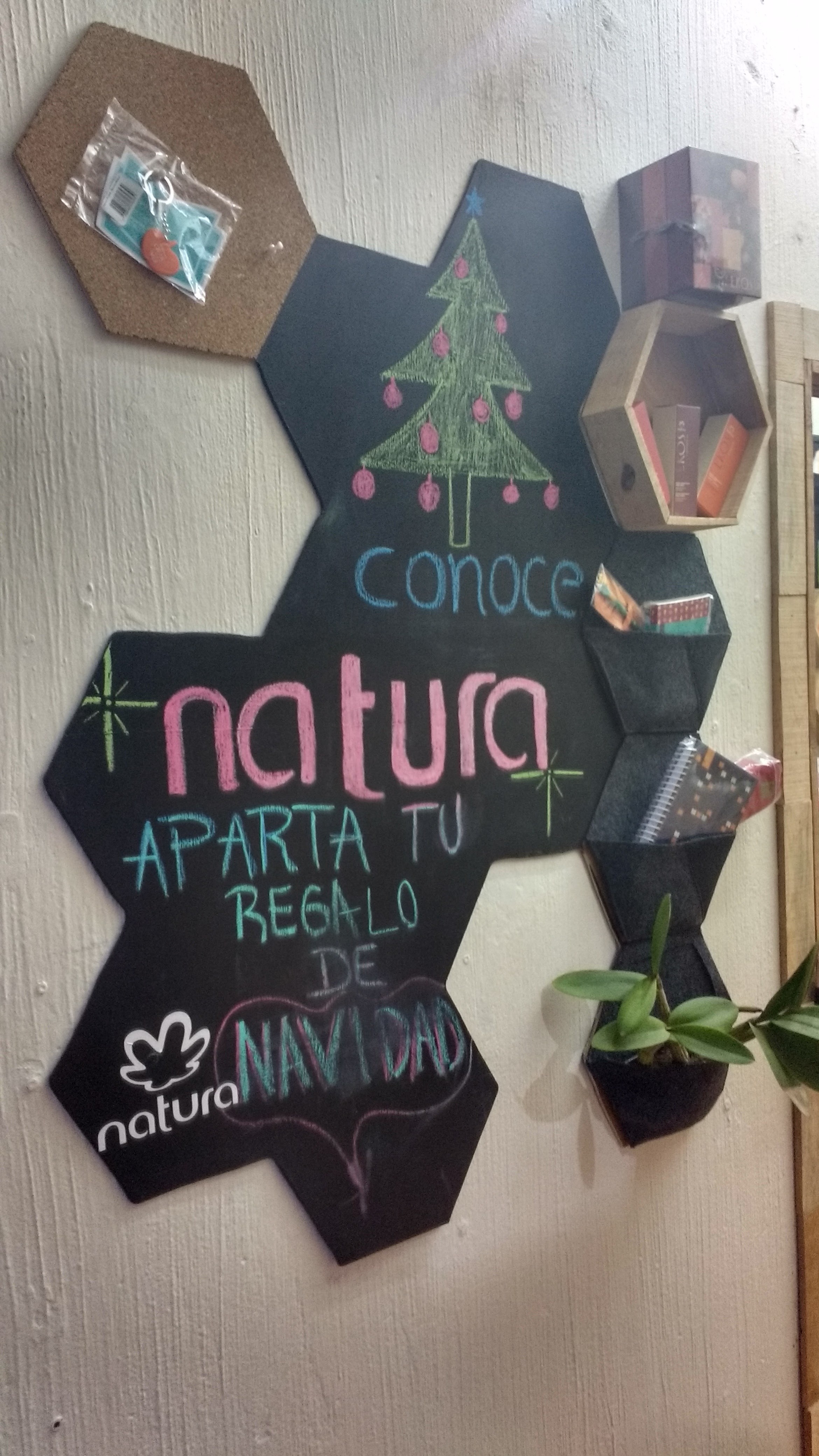 环保可持续的香水化妆品店设计-28