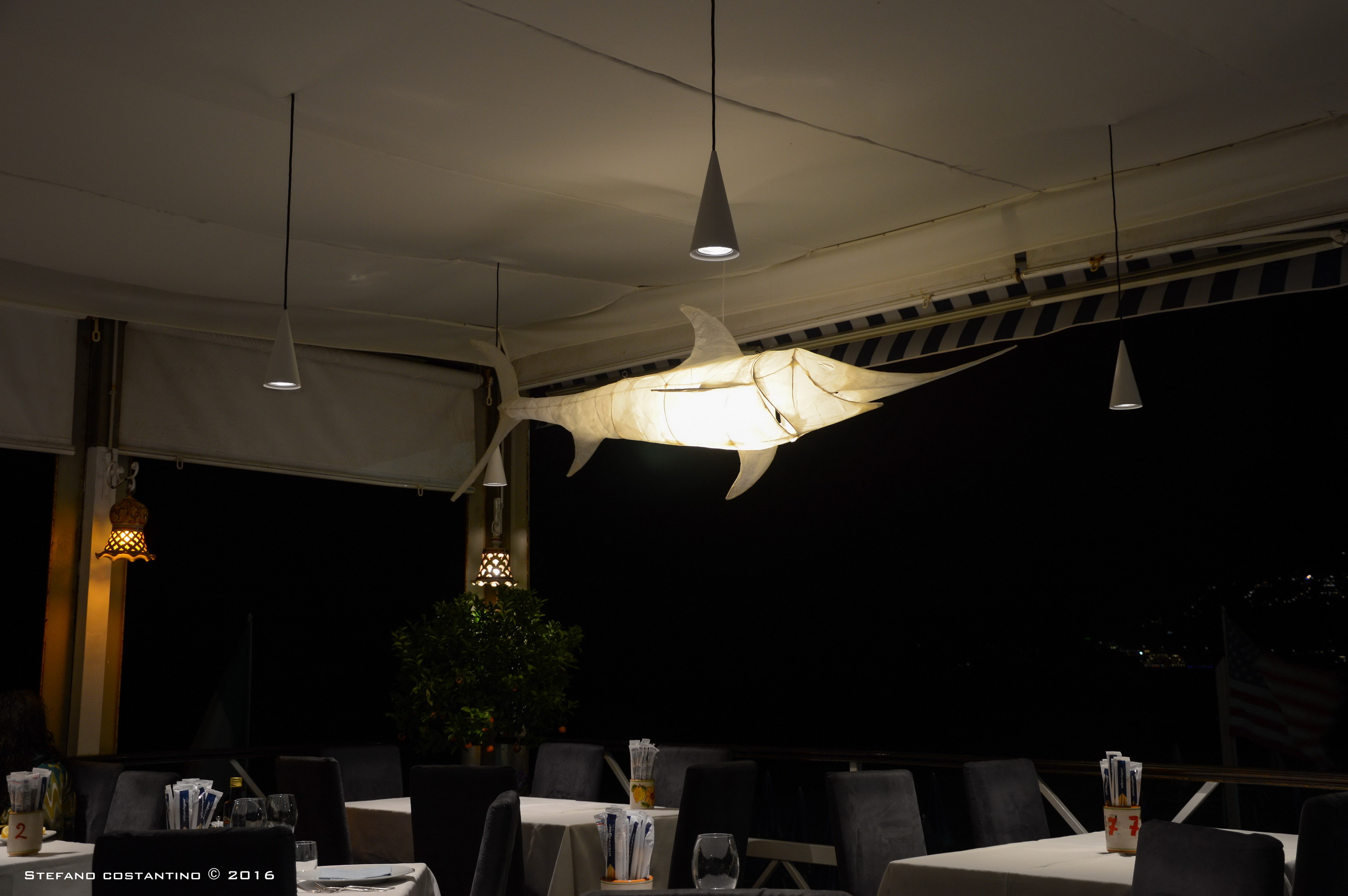 光怪陆离的海底餐厅-8