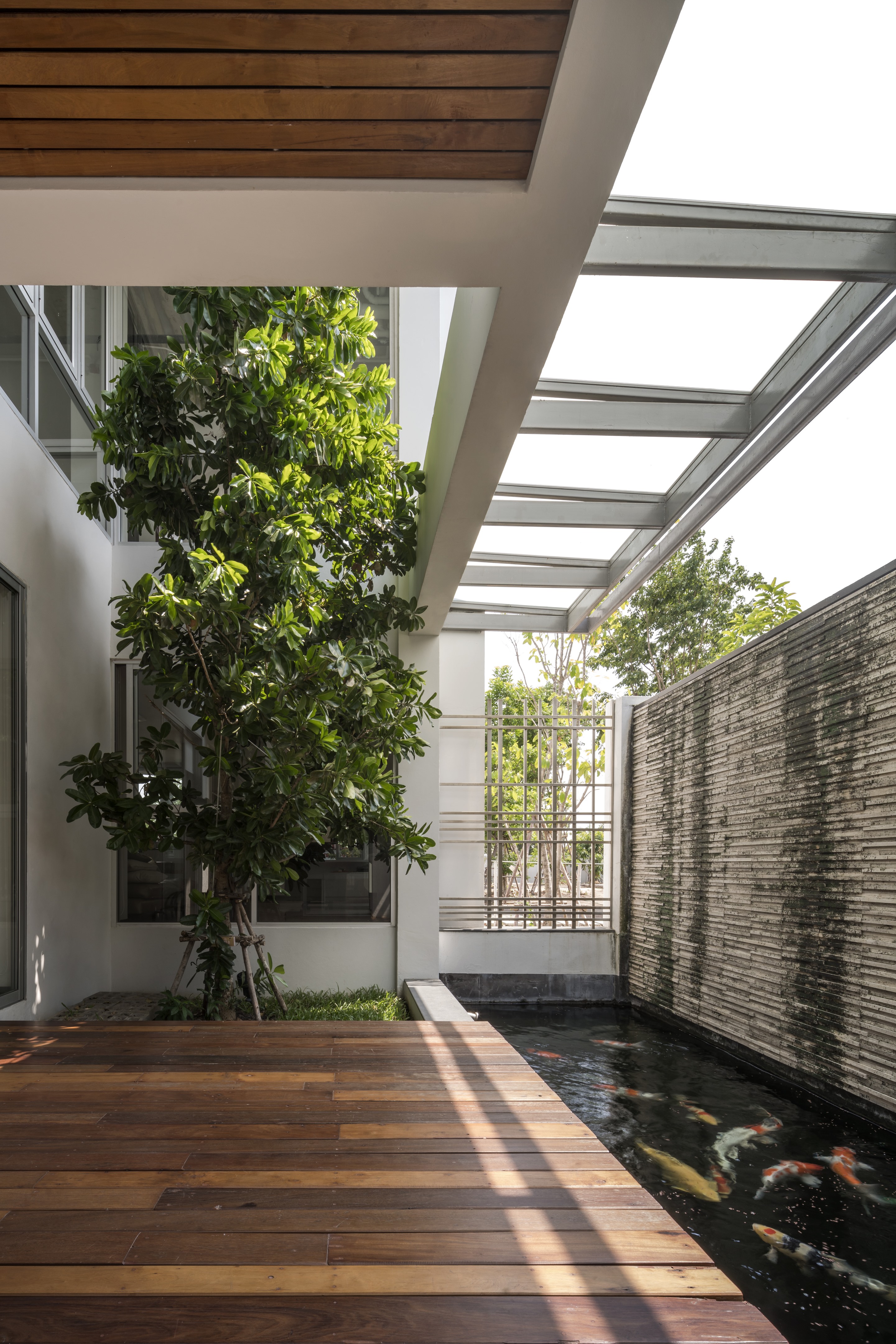 泰国曼谷 Pathumthani 金店 | 红金相映,现代与传统的完美融合-24