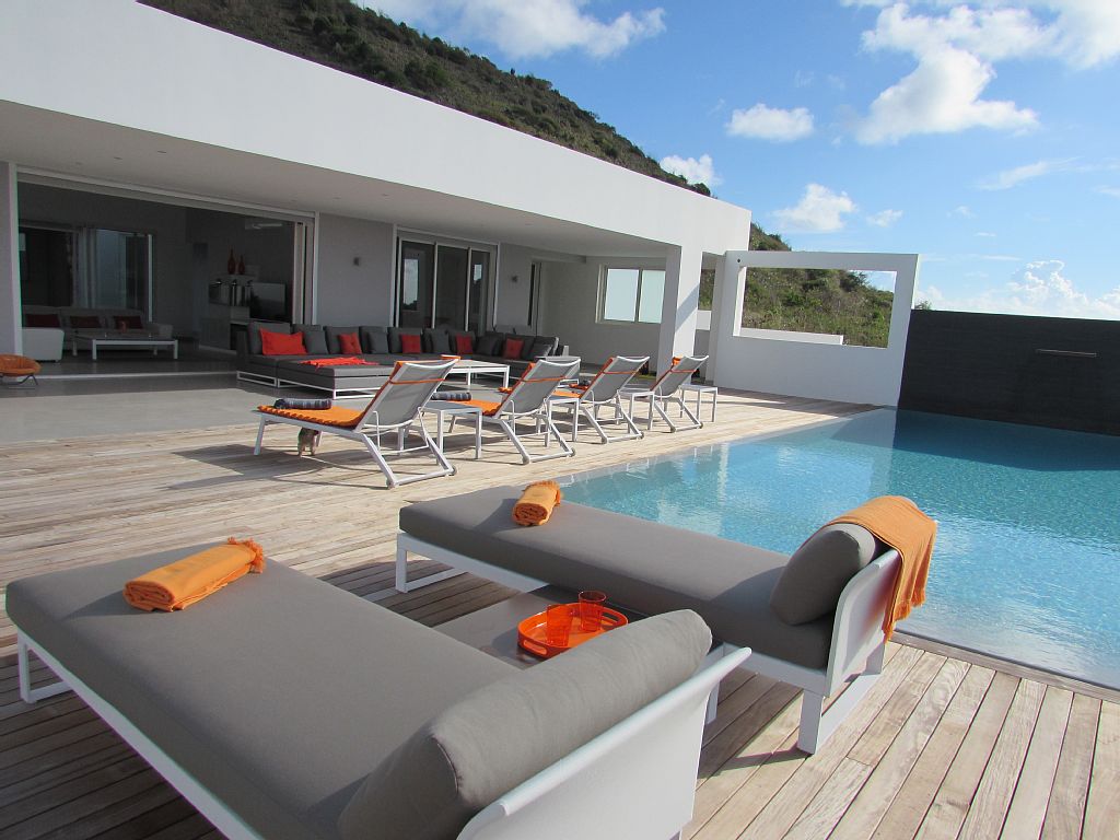 阳光充足,融入环境的别墅设计-6