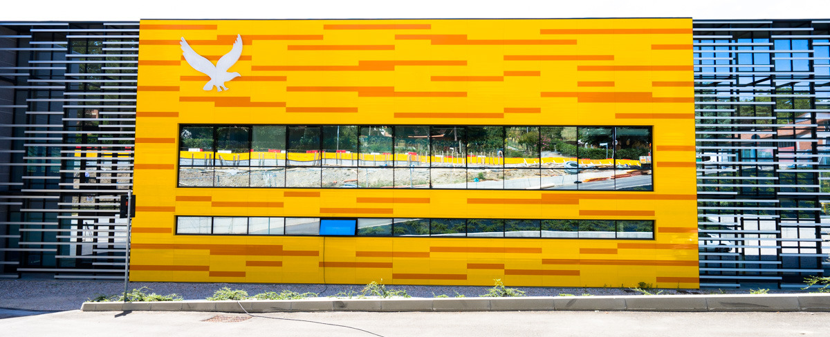 意式工厂变身透明地标,绿色办公新概念-2