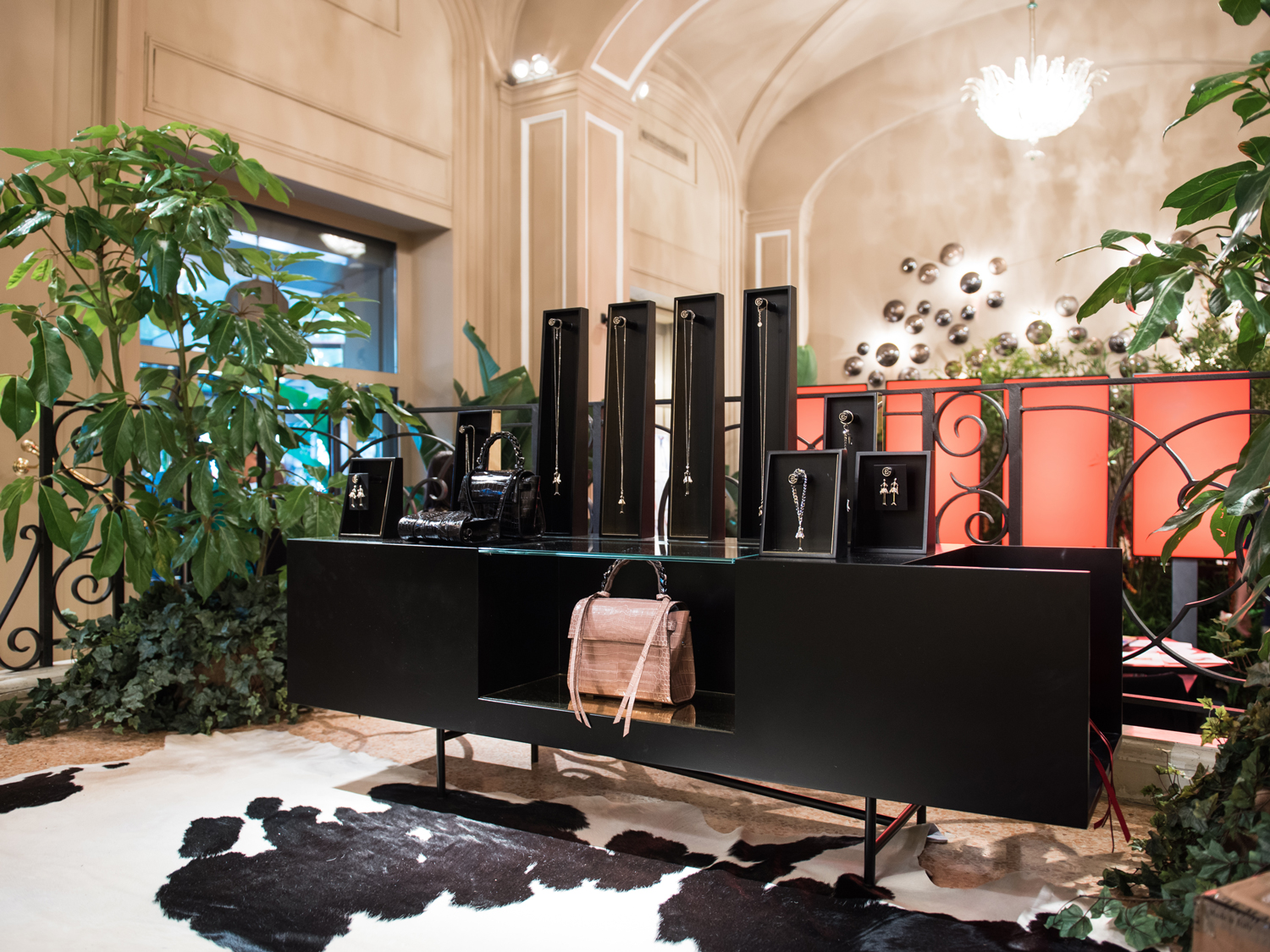 埃琳娜 GHISELLINI SS17 展示空间 · 简约时尚的室内设计-0