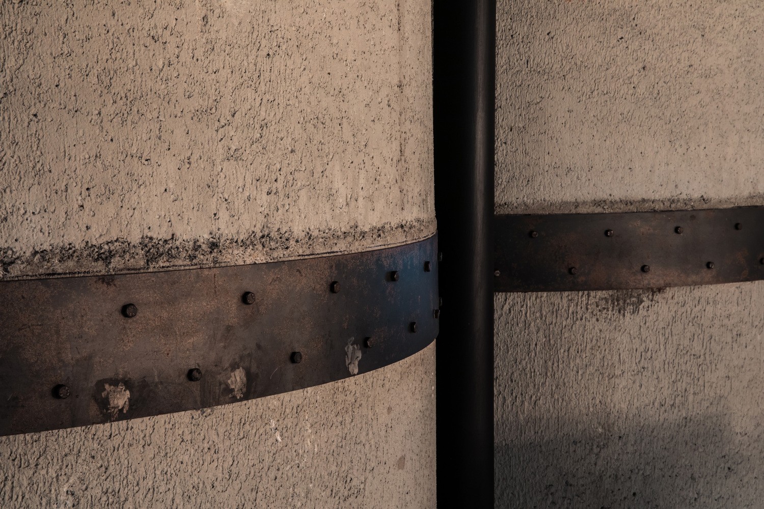 曼谷“过时”混凝土泰国餐厅,融入废弃背景的弹出式美食空间-24